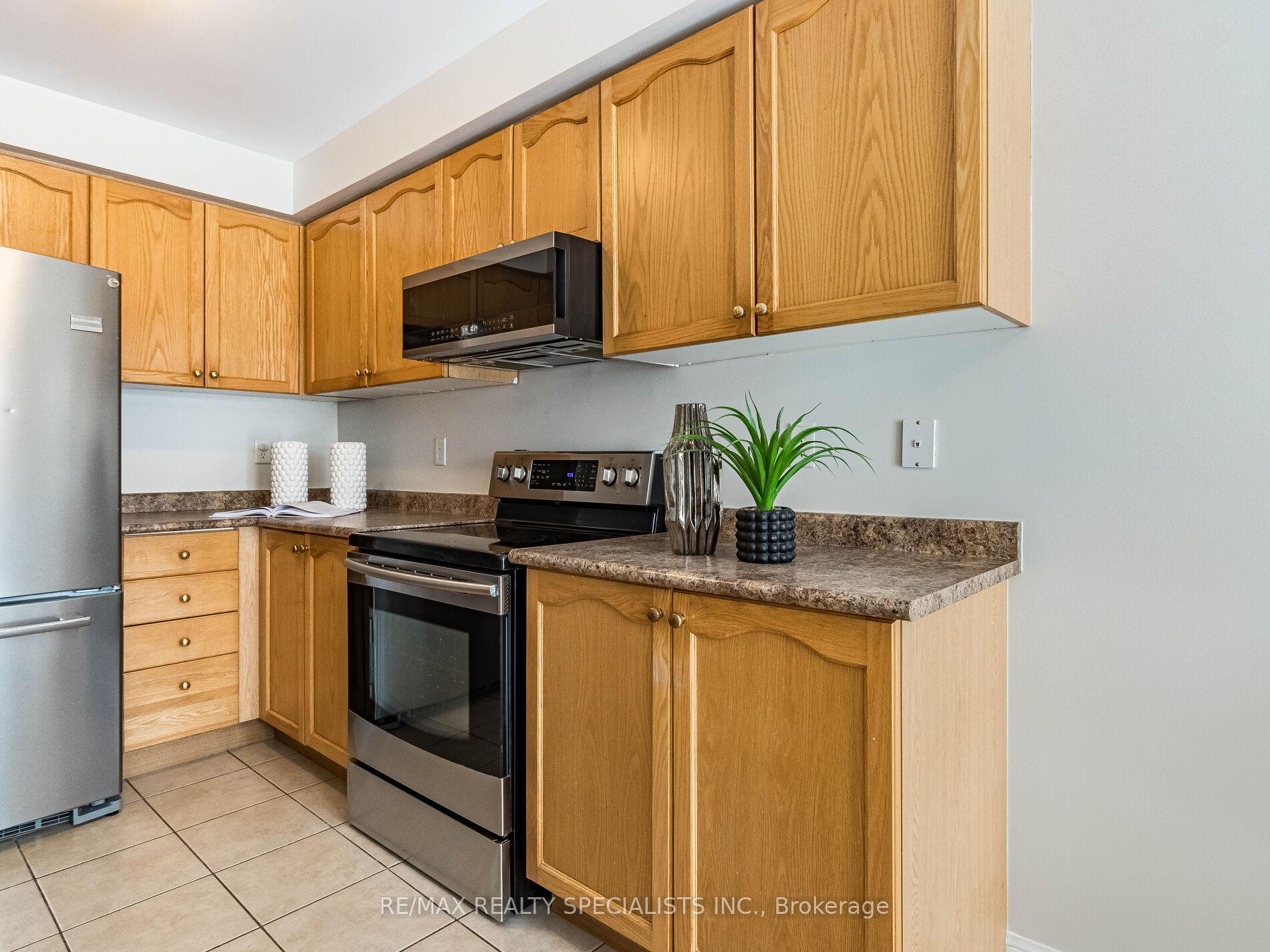 Photo 11 of 4 Longueuil Place, Whitby, Pringle Creek — HOMEH