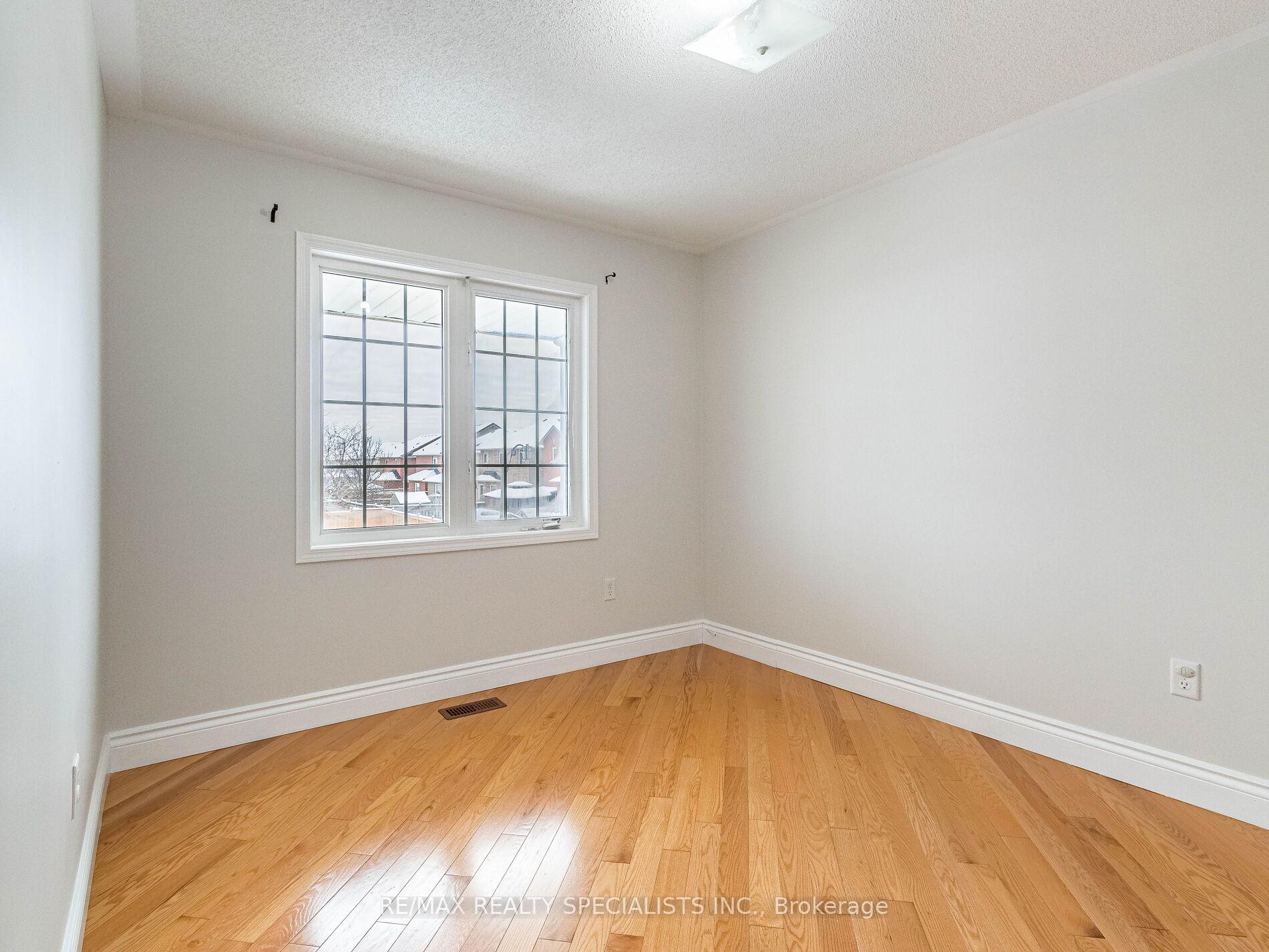 Photo 21 of 4 Longueuil Place, Whitby, Pringle Creek — HOMEH