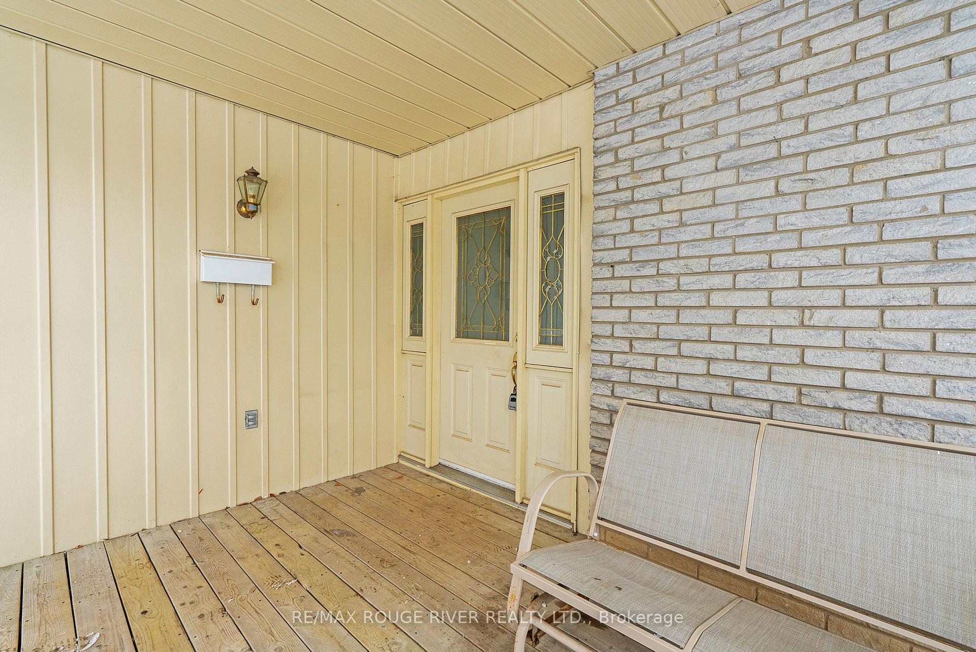 Photo 2 of 917 Carnaby Crescent, Oshawa, Centennial — HOMEH