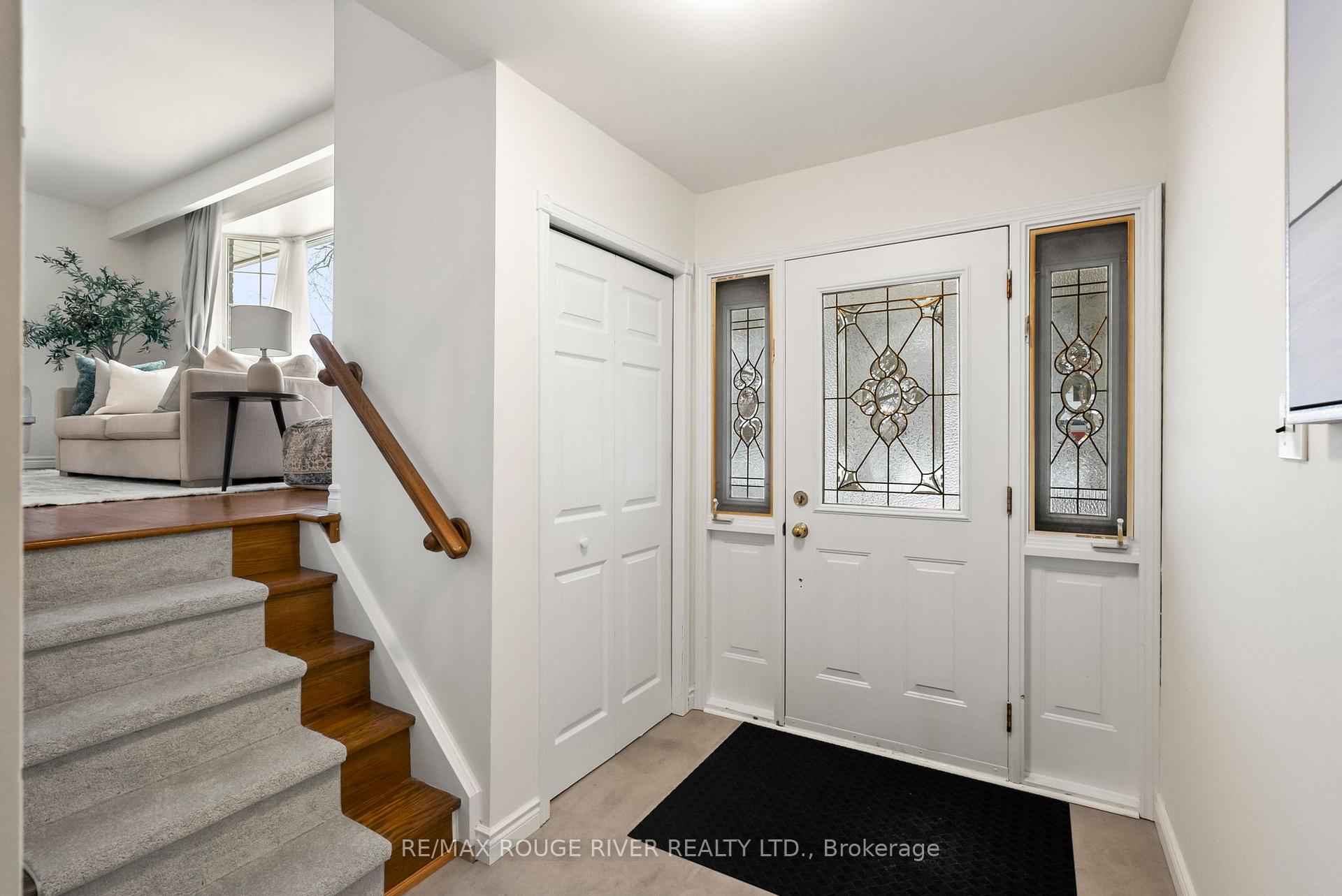 Photo 3 of 917 Carnaby Crescent, Oshawa, Centennial — HOMEH