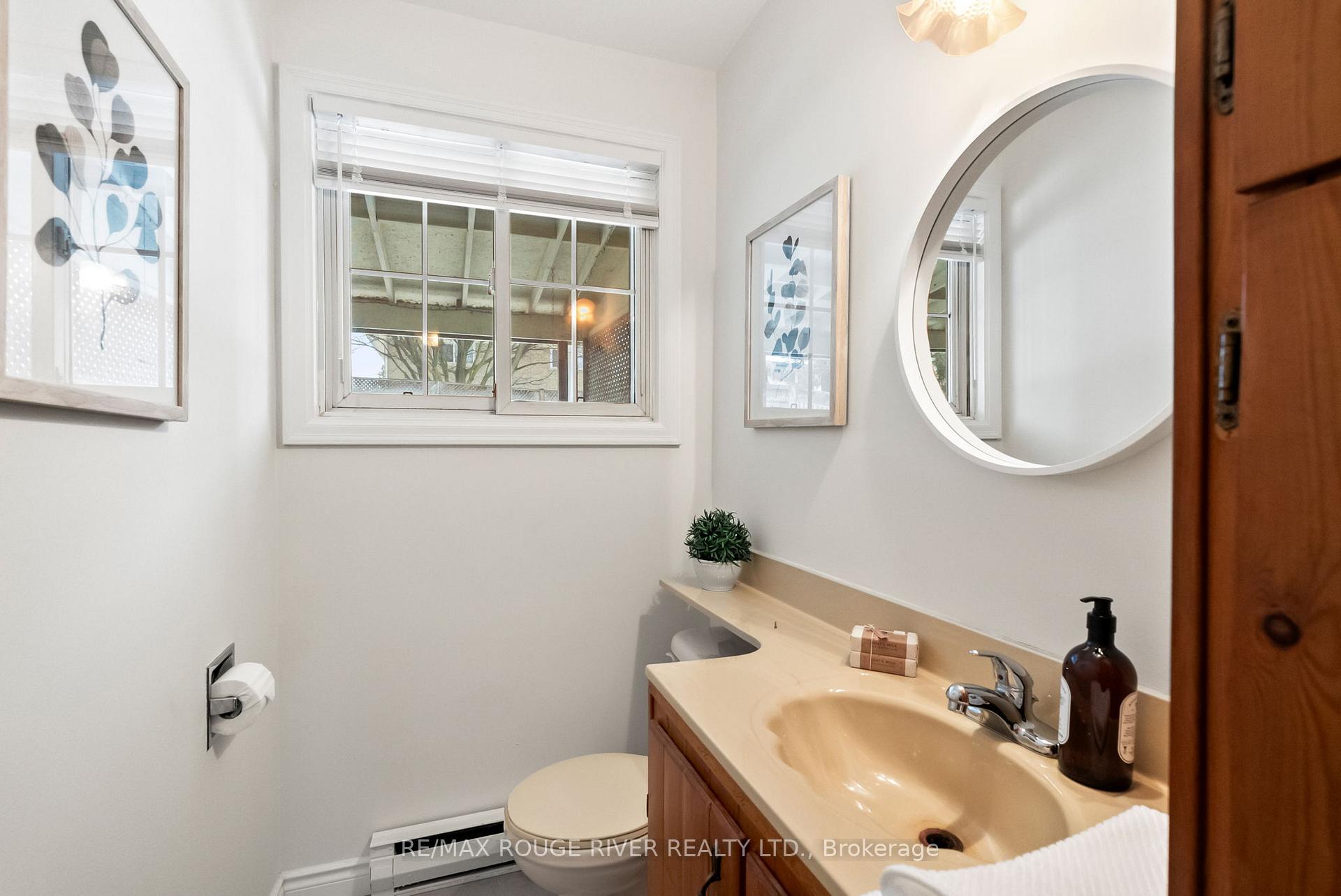 Photo 9 of 917 Carnaby Crescent, Oshawa, Centennial — HOMEH