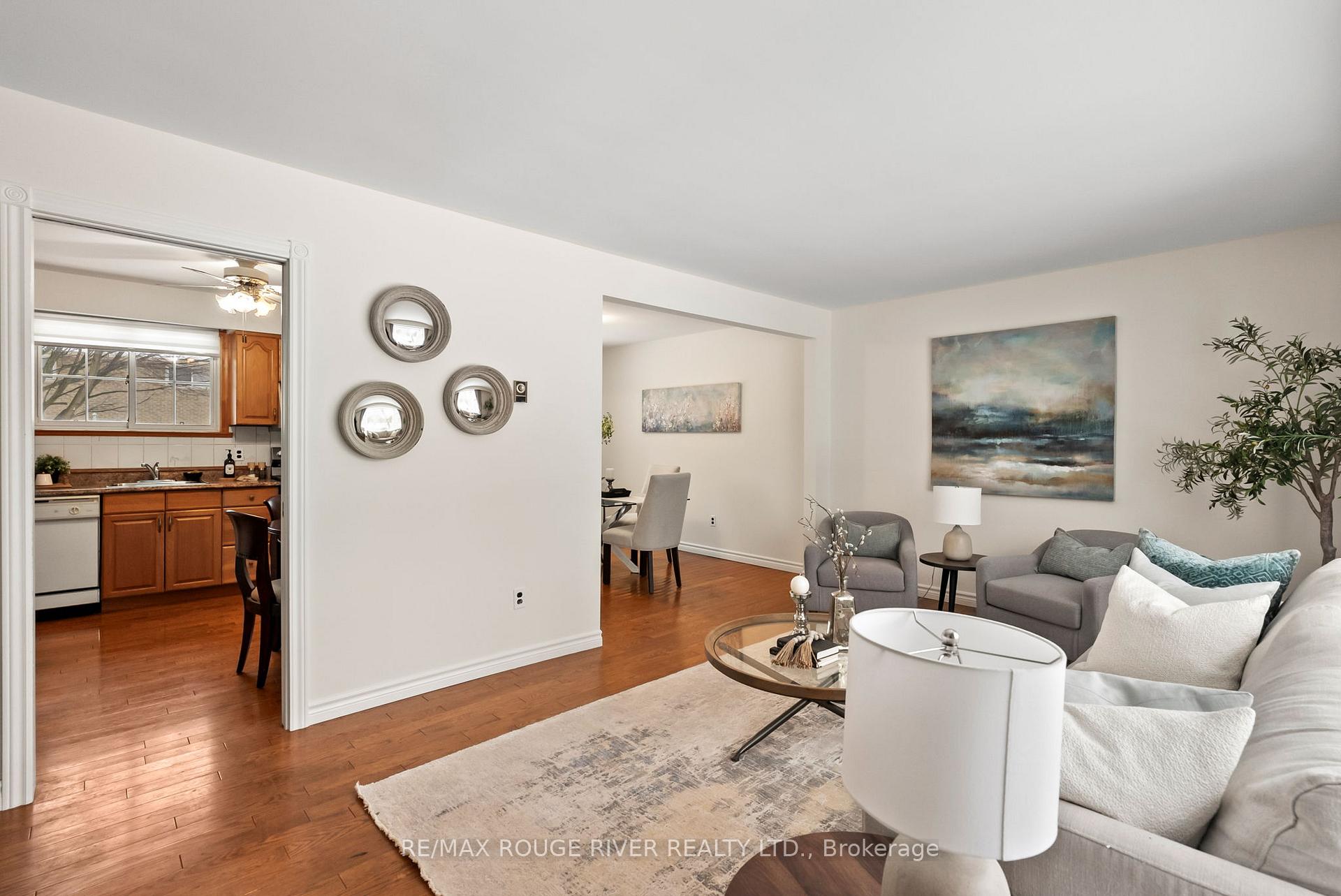 Photo 12 of 917 Carnaby Crescent, Oshawa, Centennial — HOMEH