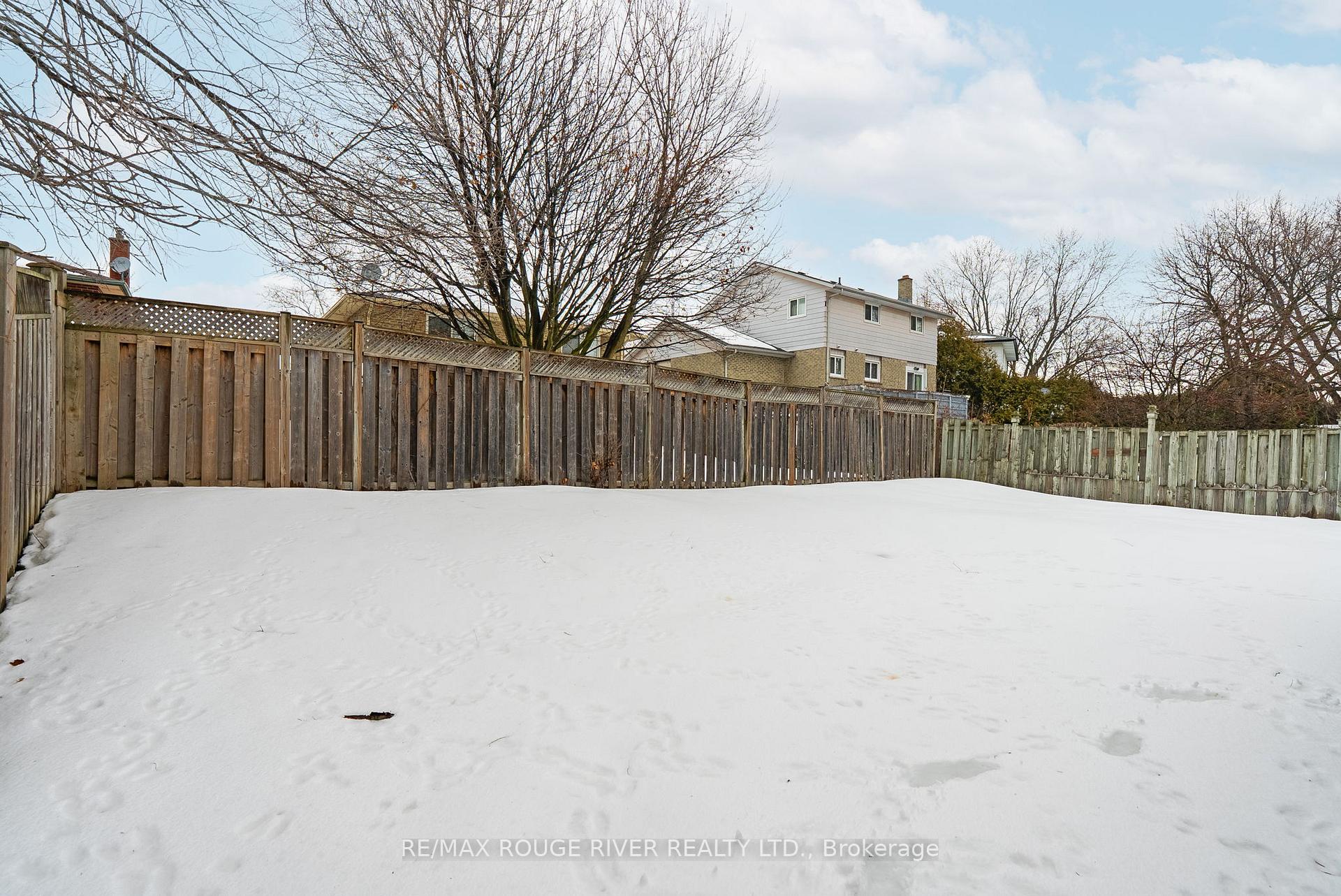 Photo 42 of 917 Carnaby Crescent, Oshawa, Centennial — HOMEH