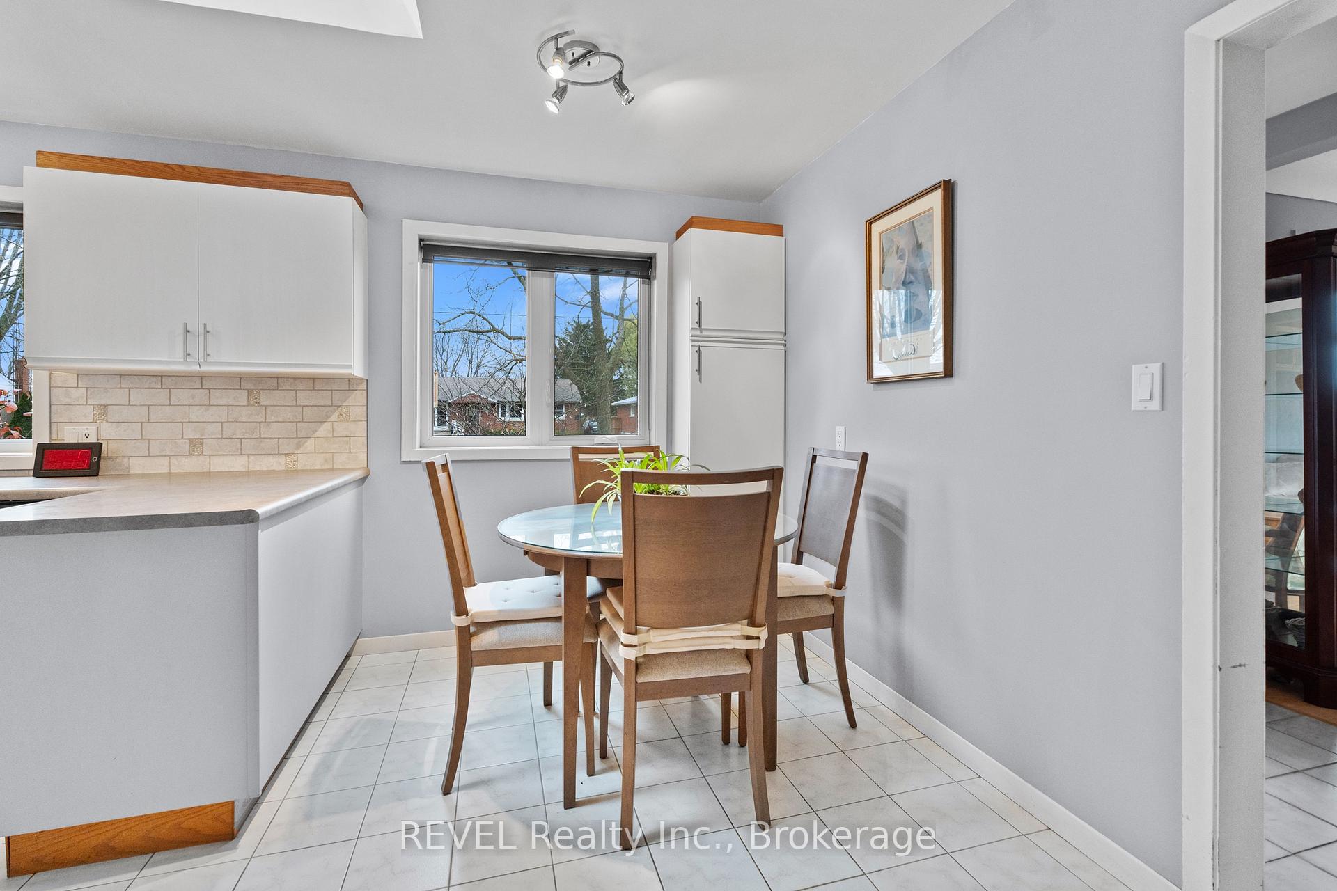 Photo 10 of 514 Lloyd Avenue, Welland, Prince Charles — HOMEH