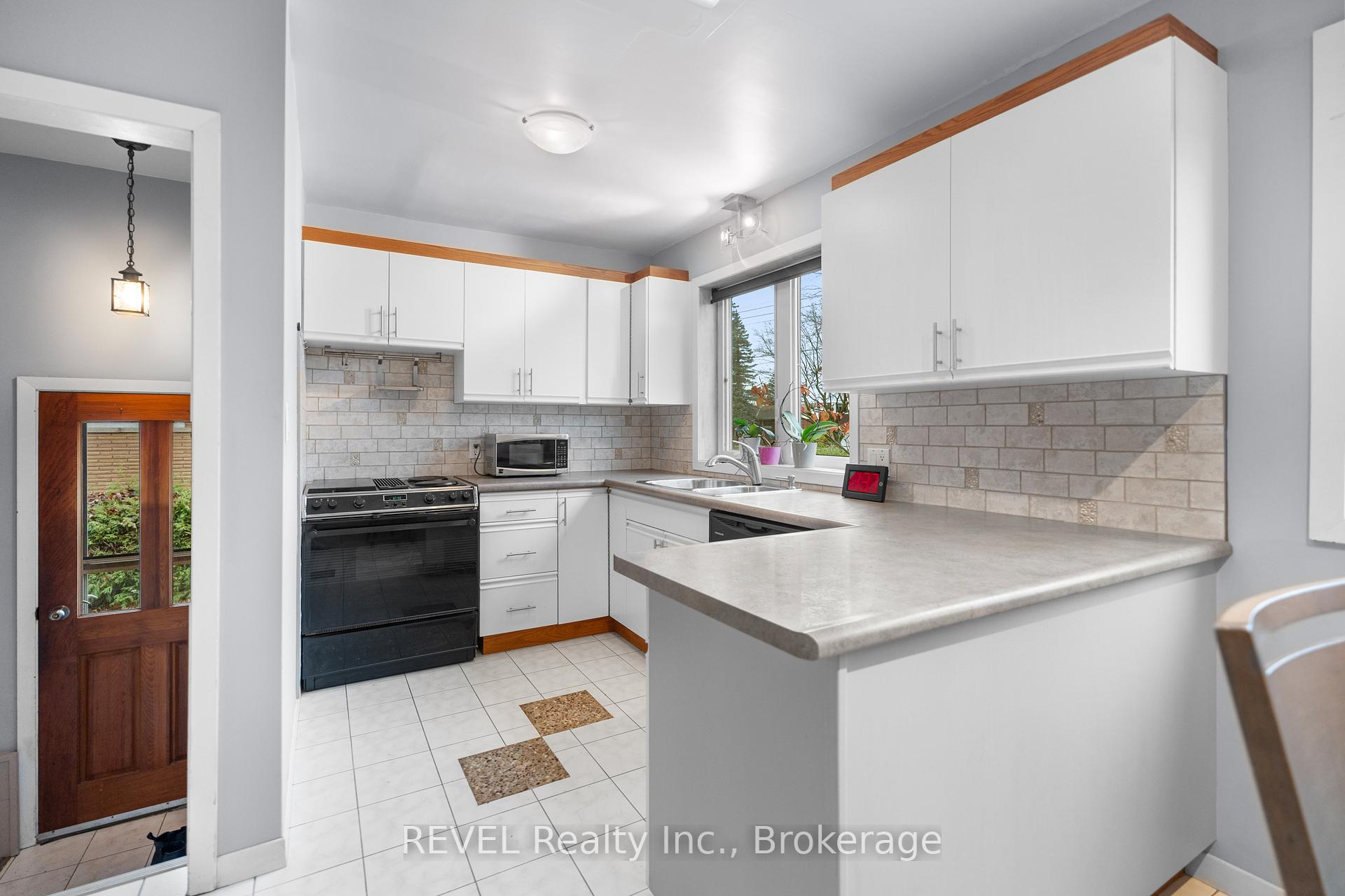 Photo 11 of 514 Lloyd Avenue, Welland, Prince Charles — HOMEH