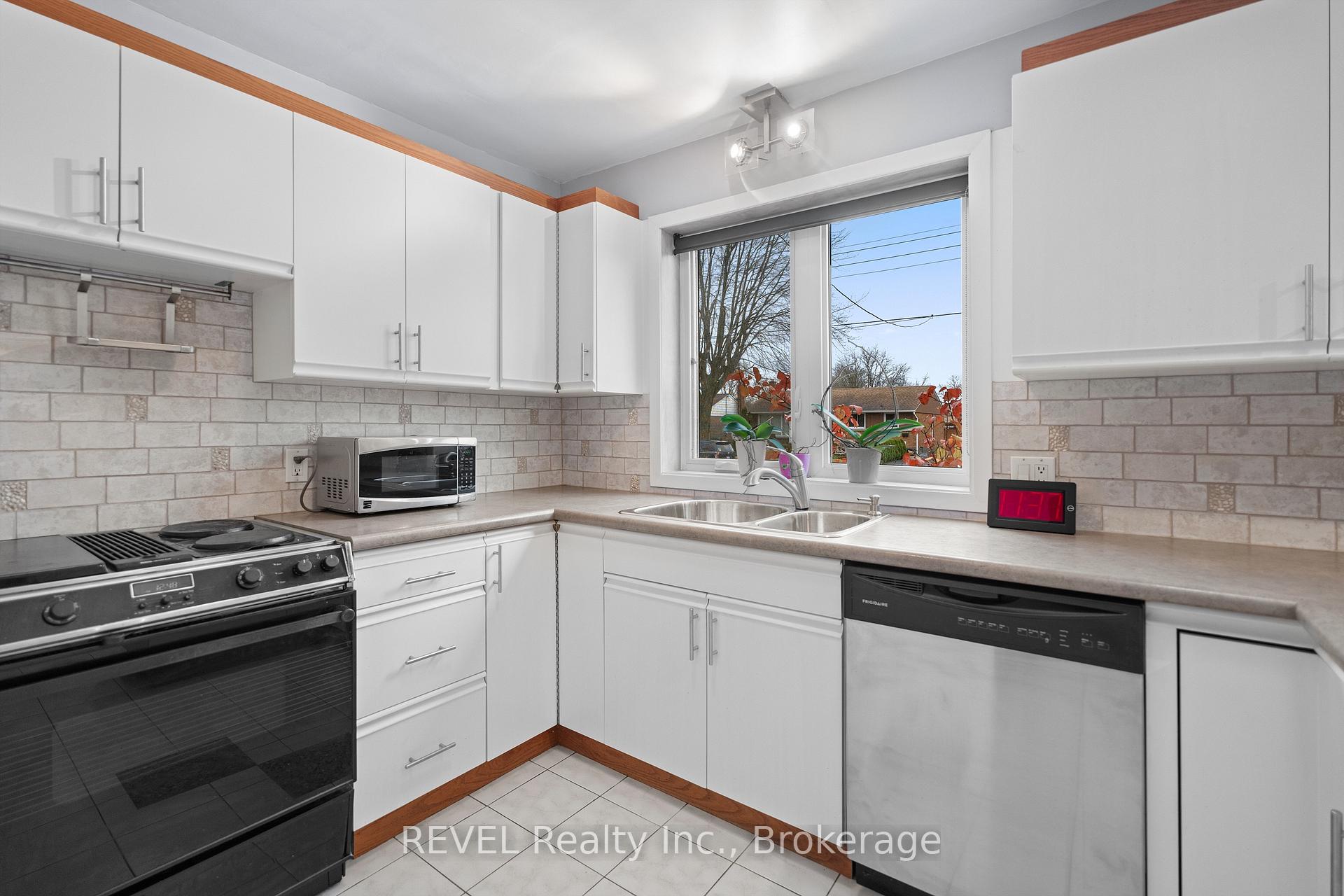 Photo 12 of 514 Lloyd Avenue, Welland, Prince Charles — HOMEH