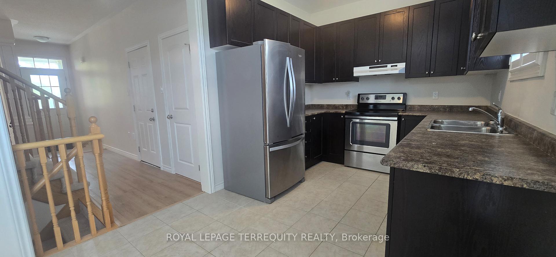 Photo 3 of 596 Settlers Ridge, Peterborough, Northcrest Ward 5 — HOMEH