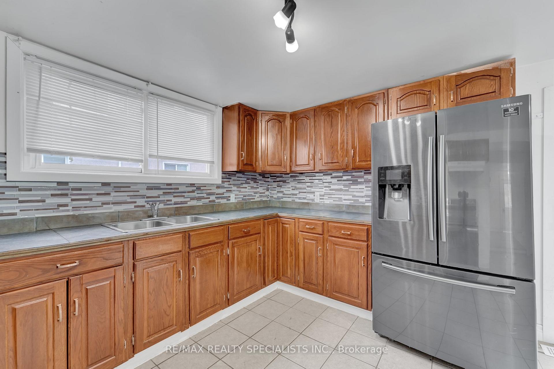 Photo 6 of 354 Crowland Avenue, Welland, Lincoln/Crowland — HOMEH