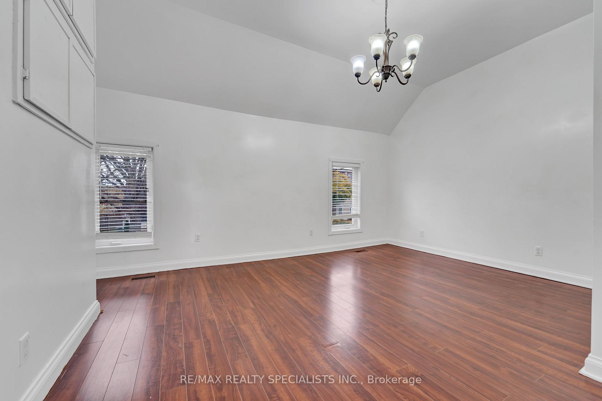 Photo 7 of 354 Crowland Avenue, Welland, Lincoln/Crowland — HOMEH