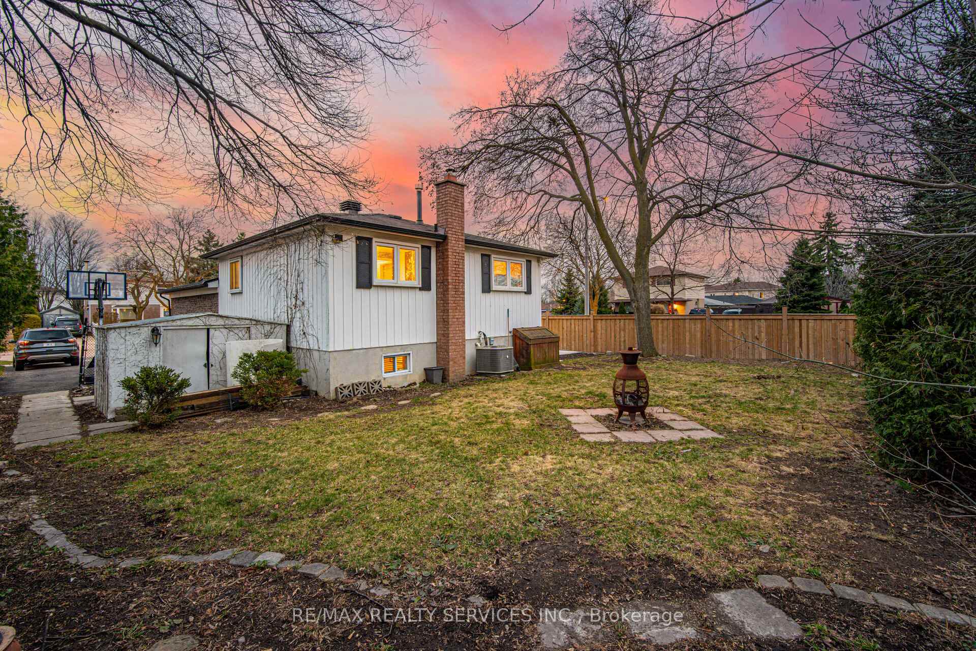 Photo 6 of 8 Reigate Avenue, Brampton, Madoc — HOMEH