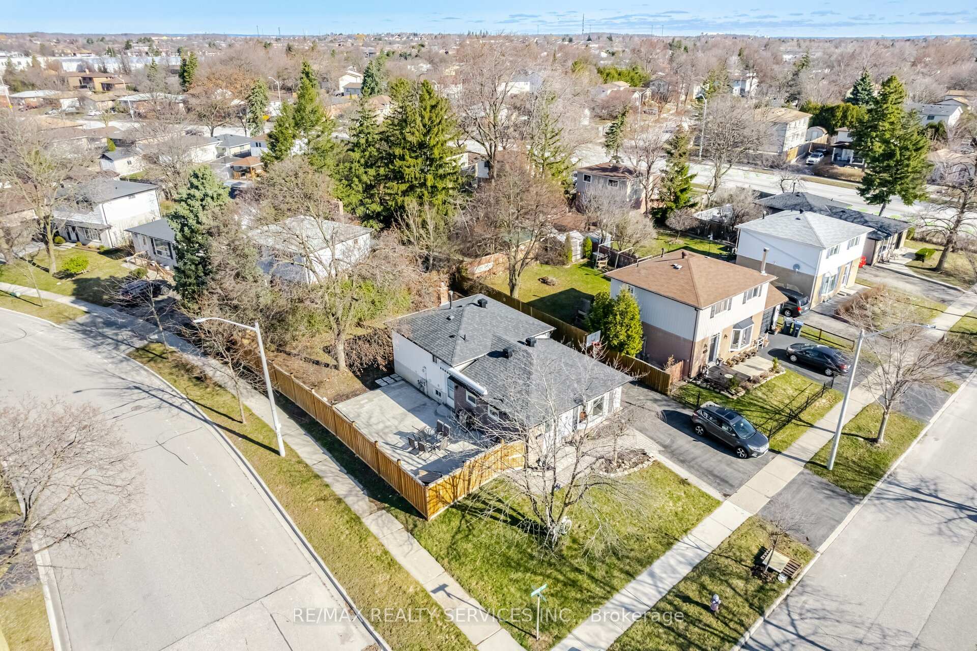 Photo 2 of 8 Reigate Avenue, Brampton, Madoc — HOMEH