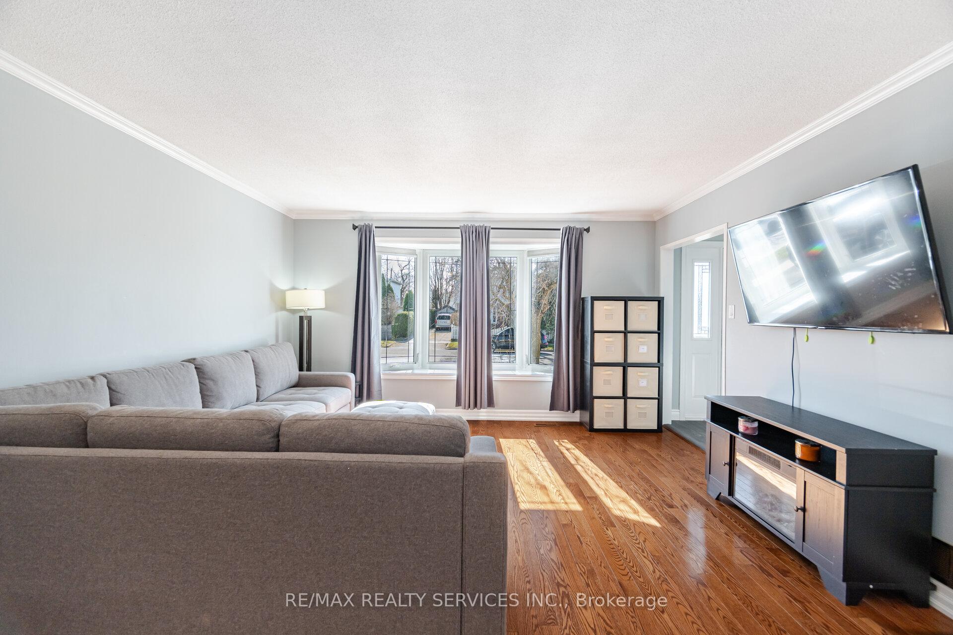 Photo 5 of 8 Reigate Avenue, Brampton, Madoc — HOMEH