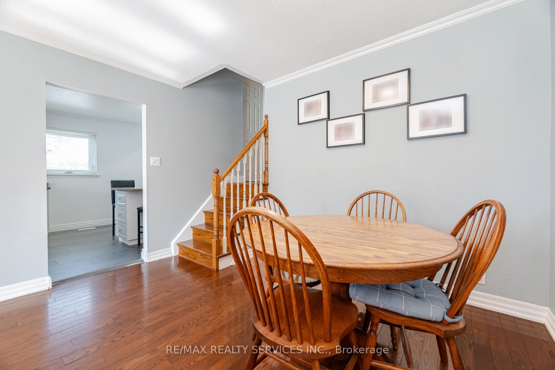 Photo 10 of 8 Reigate Avenue, Brampton, Madoc — HOMEH