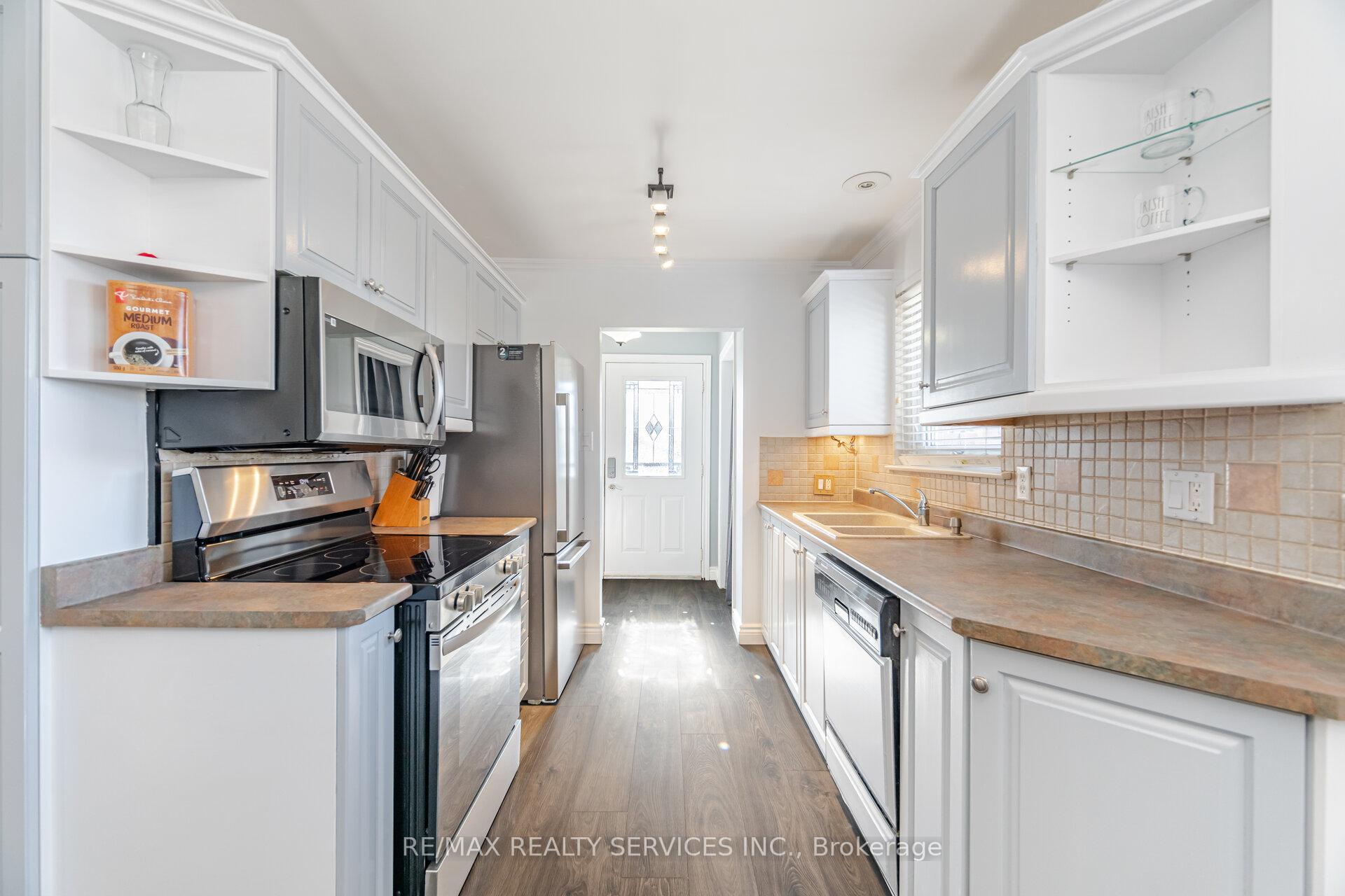 Photo 16 of 8 Reigate Avenue, Brampton, Madoc — HOMEH
