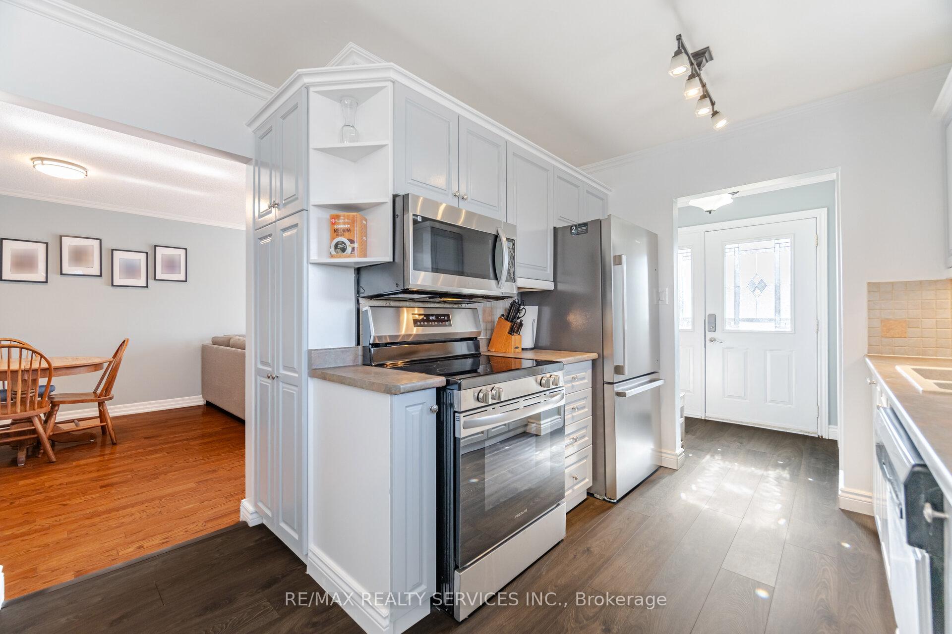 Photo 11 of 8 Reigate Avenue, Brampton, Madoc — HOMEH