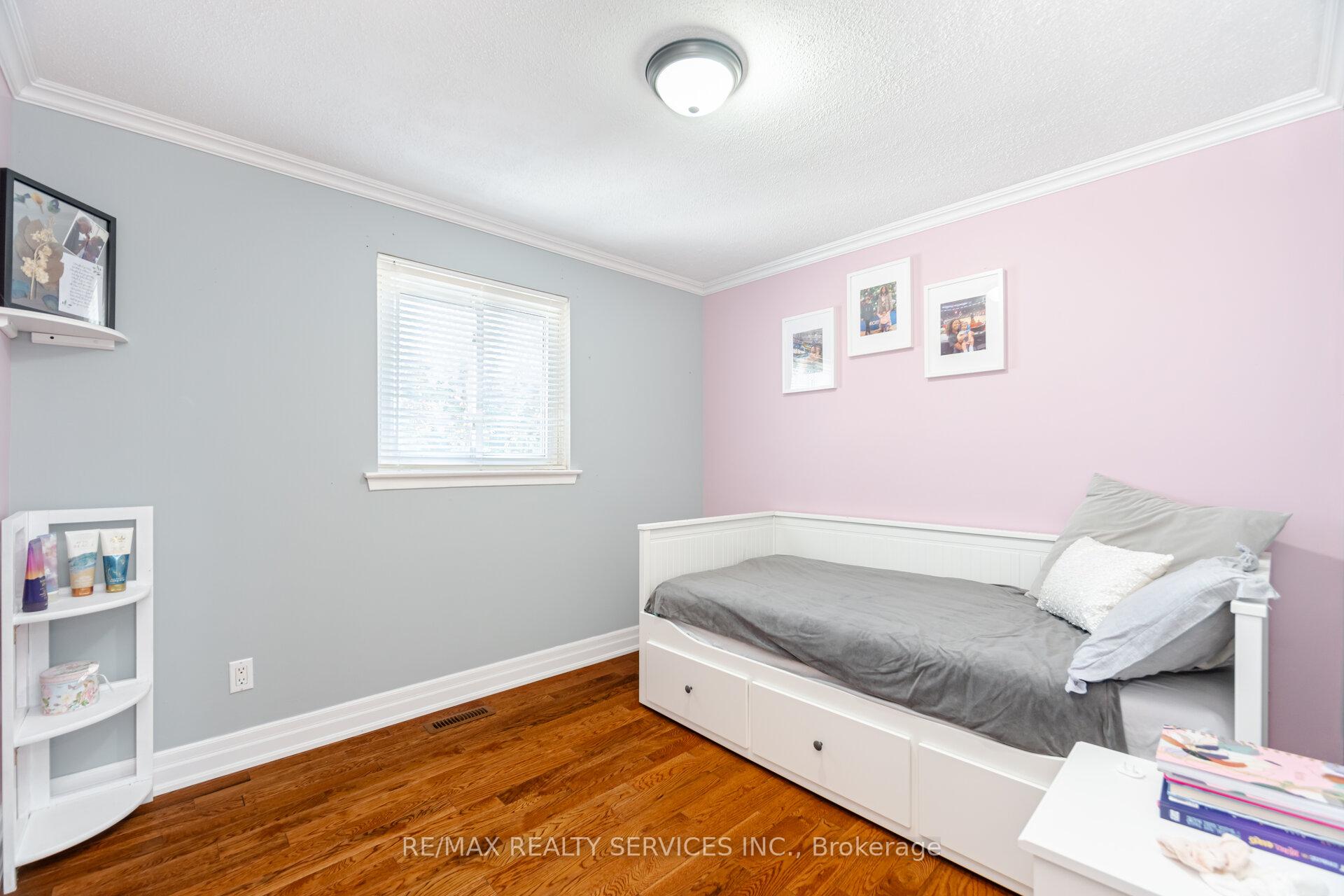 Photo 28 of 8 Reigate Avenue, Brampton, Madoc — HOMEH