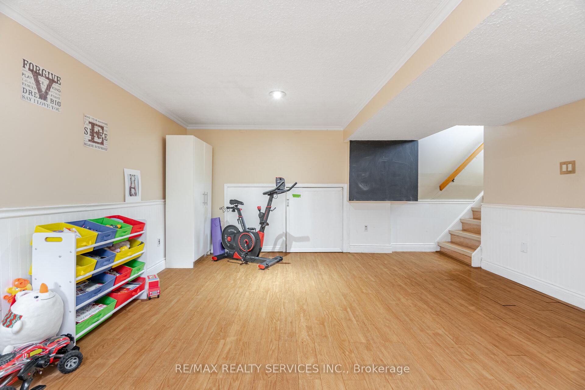 Photo 32 of 8 Reigate Avenue, Brampton, Madoc — HOMEH
