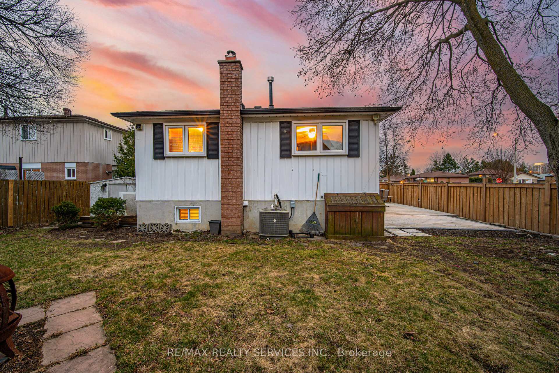Photo 24 of 8 Reigate Avenue, Brampton, Madoc — HOMEH