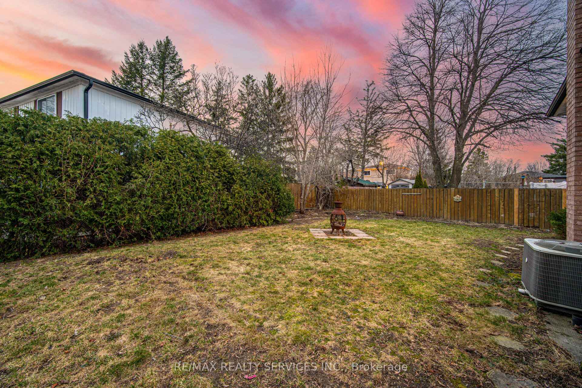 Photo 29 of 8 Reigate Avenue, Brampton, Madoc — HOMEH