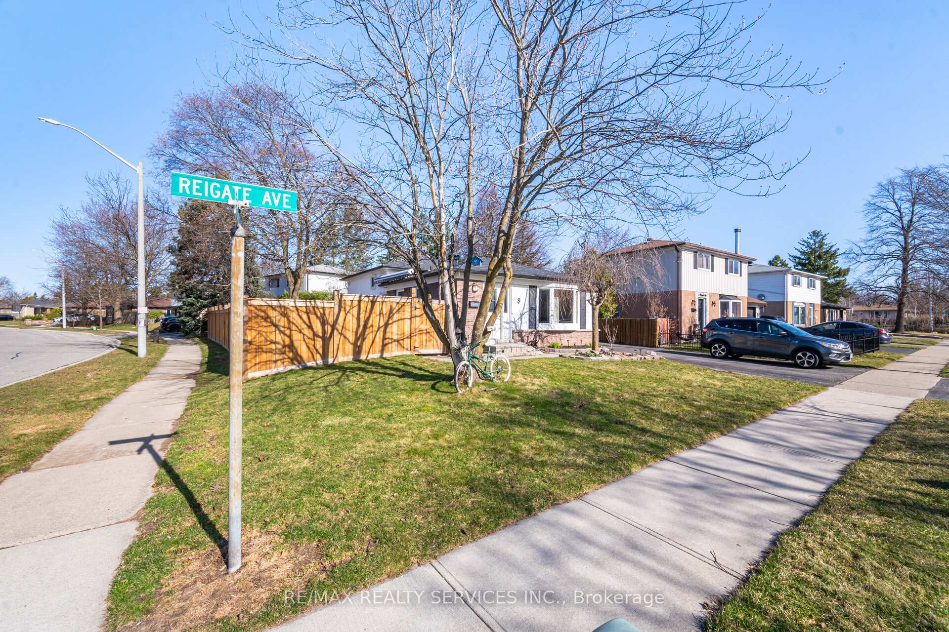 Photo 33 of 8 Reigate Avenue, Brampton, Madoc — HOMEH