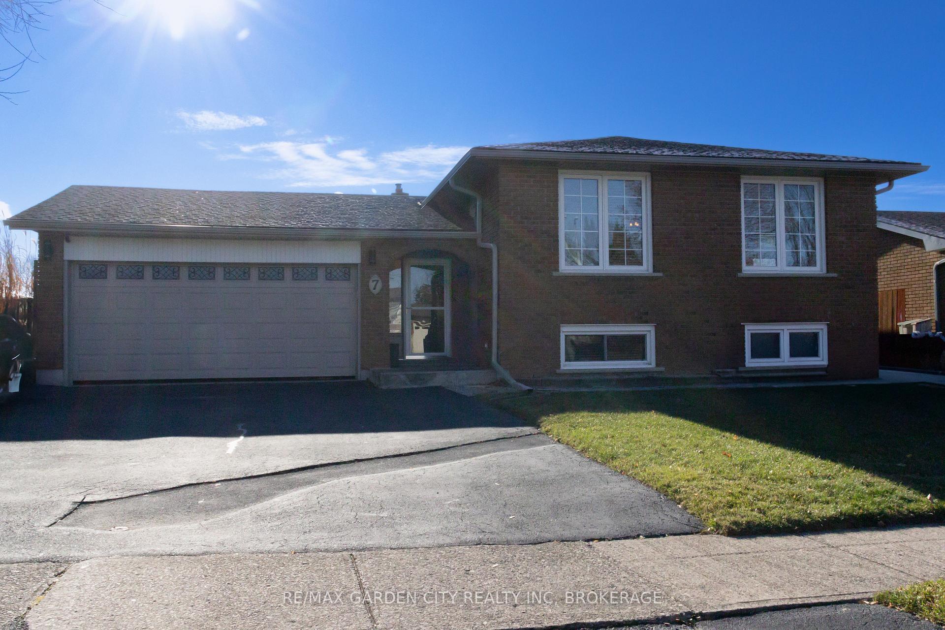 Photo 1 of 7 Graystone Crescent, Welland, N. Welland — HOMEH