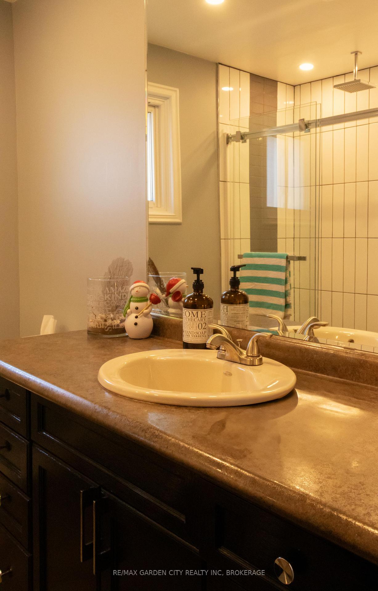 Photo 9 of 7 Graystone Crescent, Welland, N. Welland — HOMEH