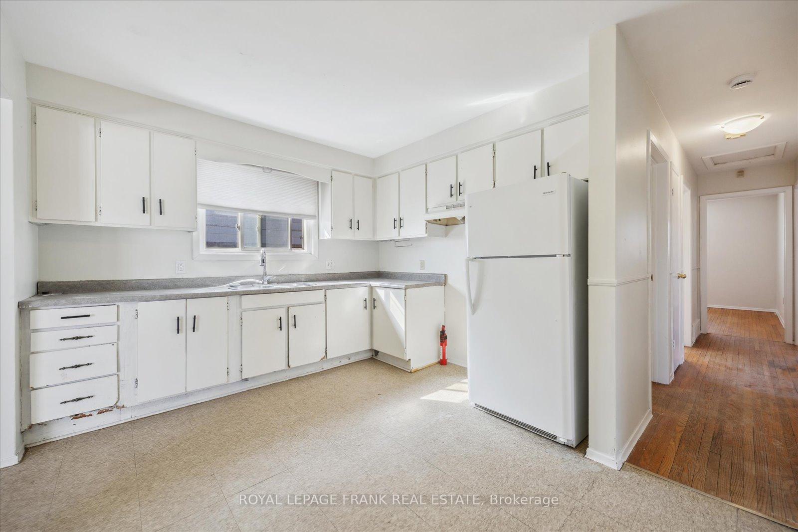 Photo 5 of 344 Pine Avenue, Oshawa, Vanier — HOMEH
