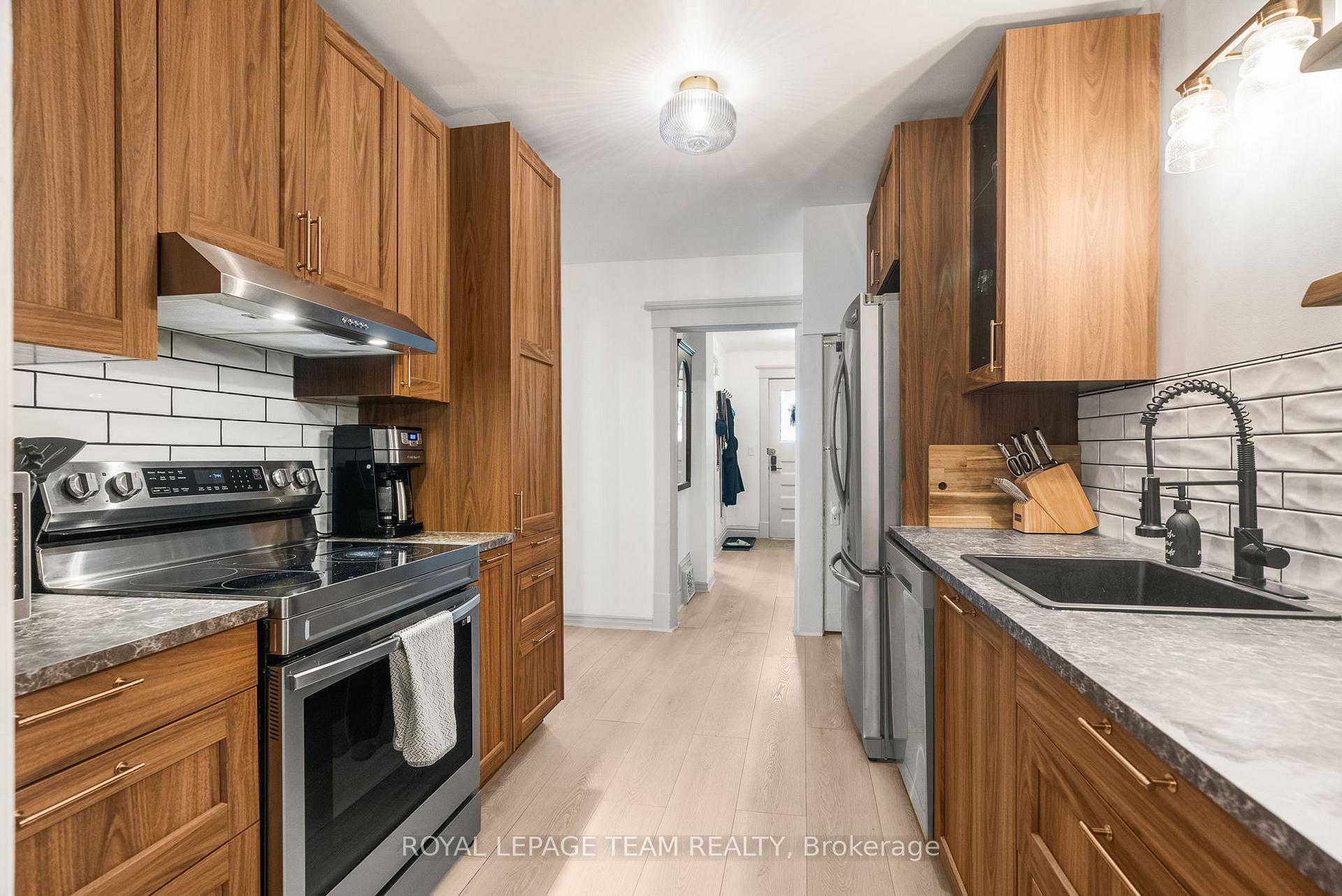 Photo 17 of 217 James Street E, Brockville — HOMEH