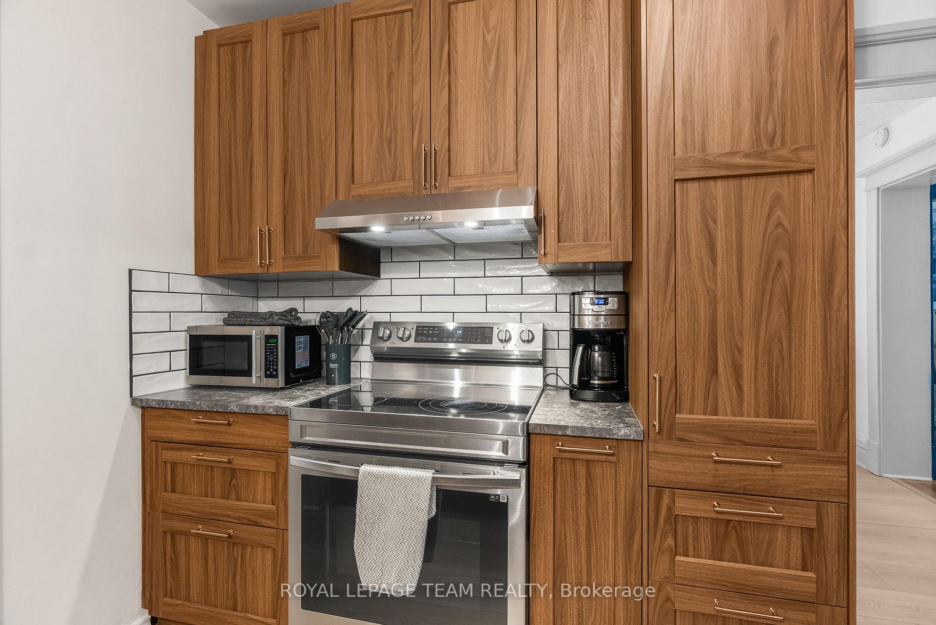 Photo 18 of 217 James Street E, Brockville — HOMEH