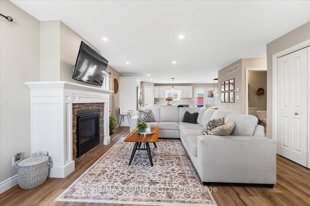 Photo 14 of 40 Deacon Place, Belleville, Belleville Ward — HOMEH