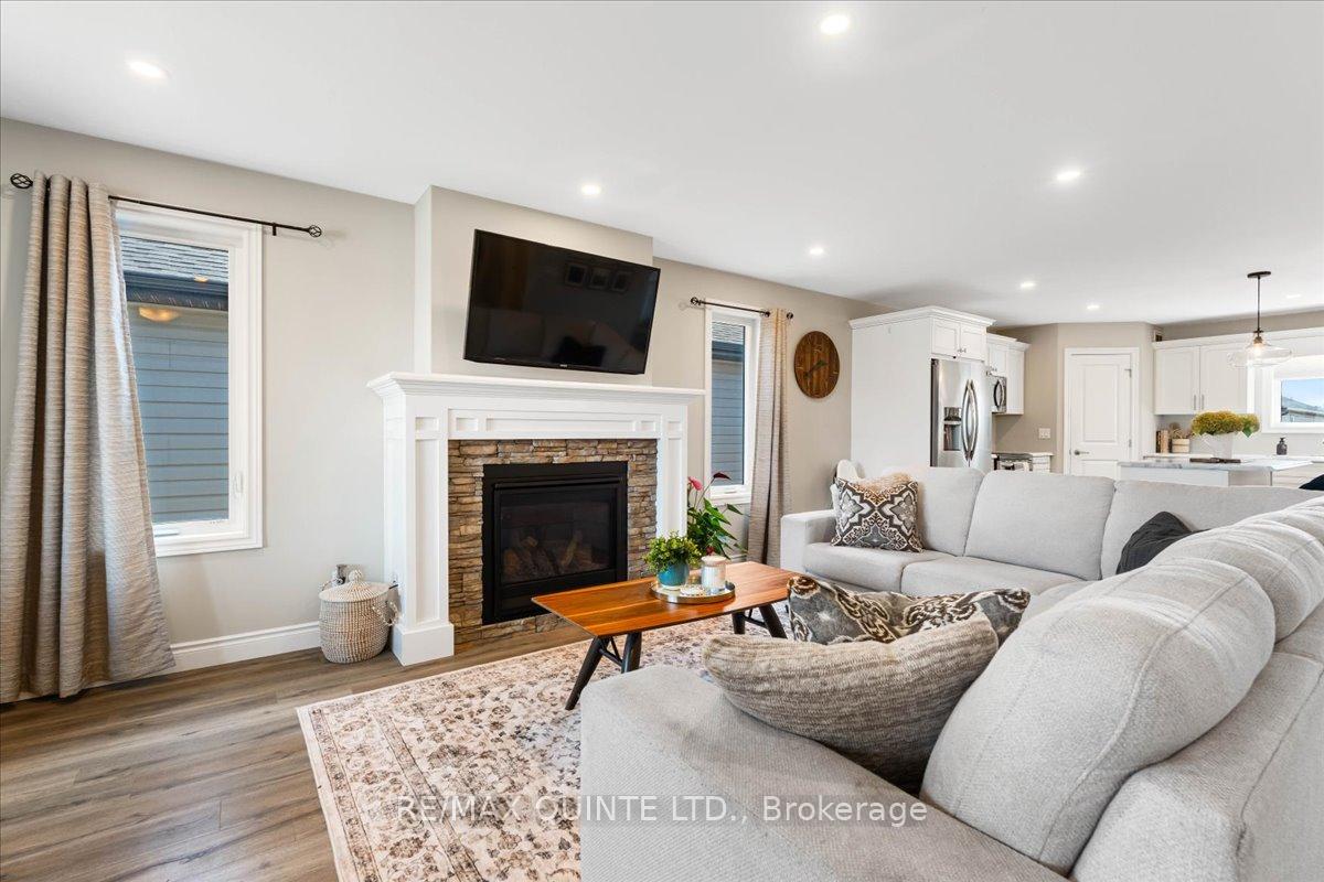 Photo 4 of 40 Deacon Place, Belleville, Belleville Ward — HOMEH