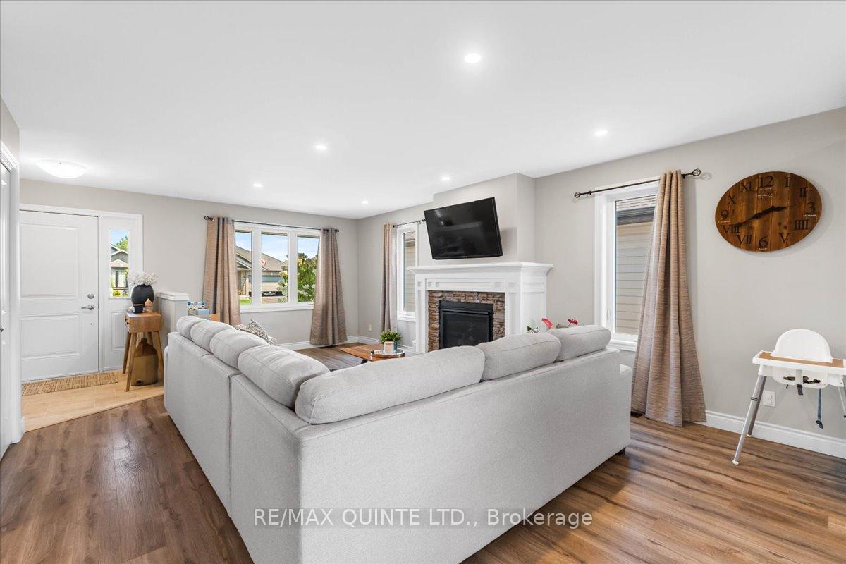 Photo 11 of 40 Deacon Place, Belleville, Belleville Ward — HOMEH