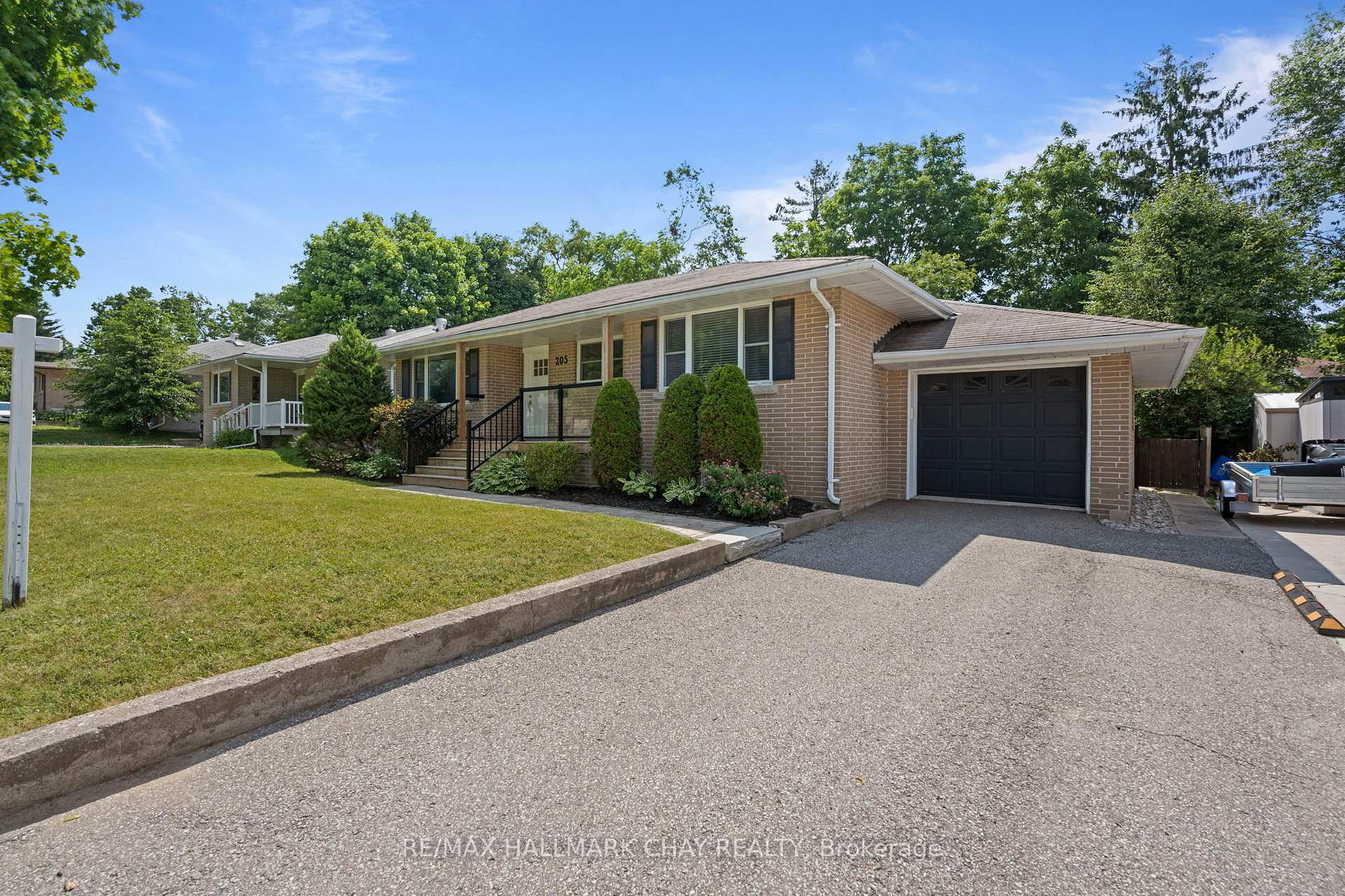 Photo 2 of 205 Wellington Street E, Barrie, City Centre — HOMEH