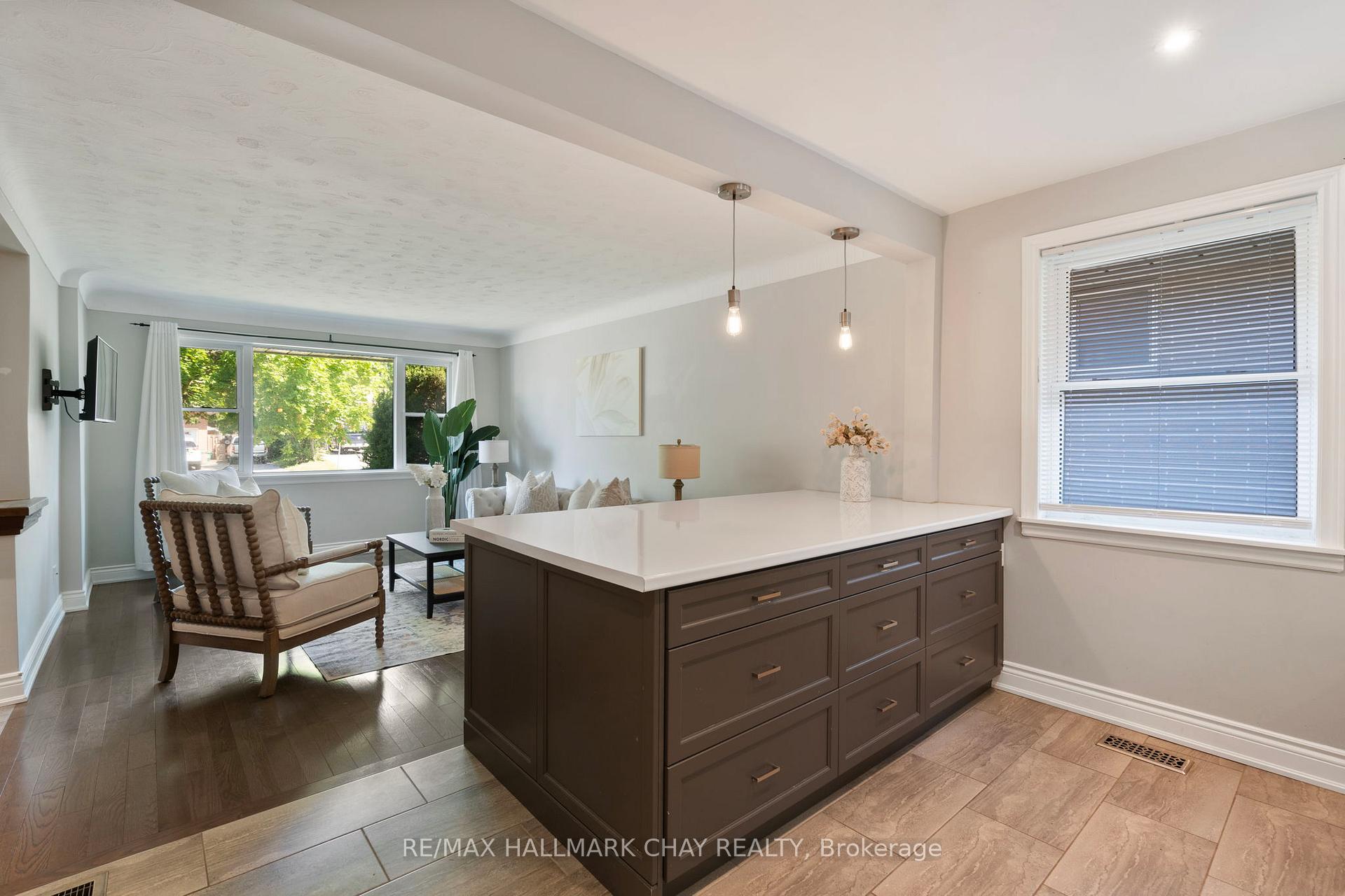 Photo 11 of 205 Wellington Street E, Barrie, City Centre — HOMEH