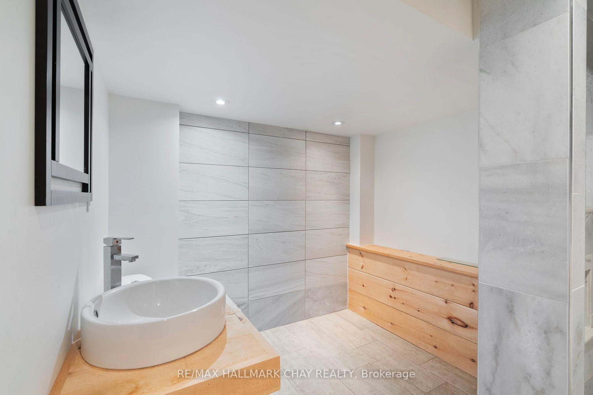 Photo 18 of 205 Wellington Street E, Barrie, City Centre — HOMEH