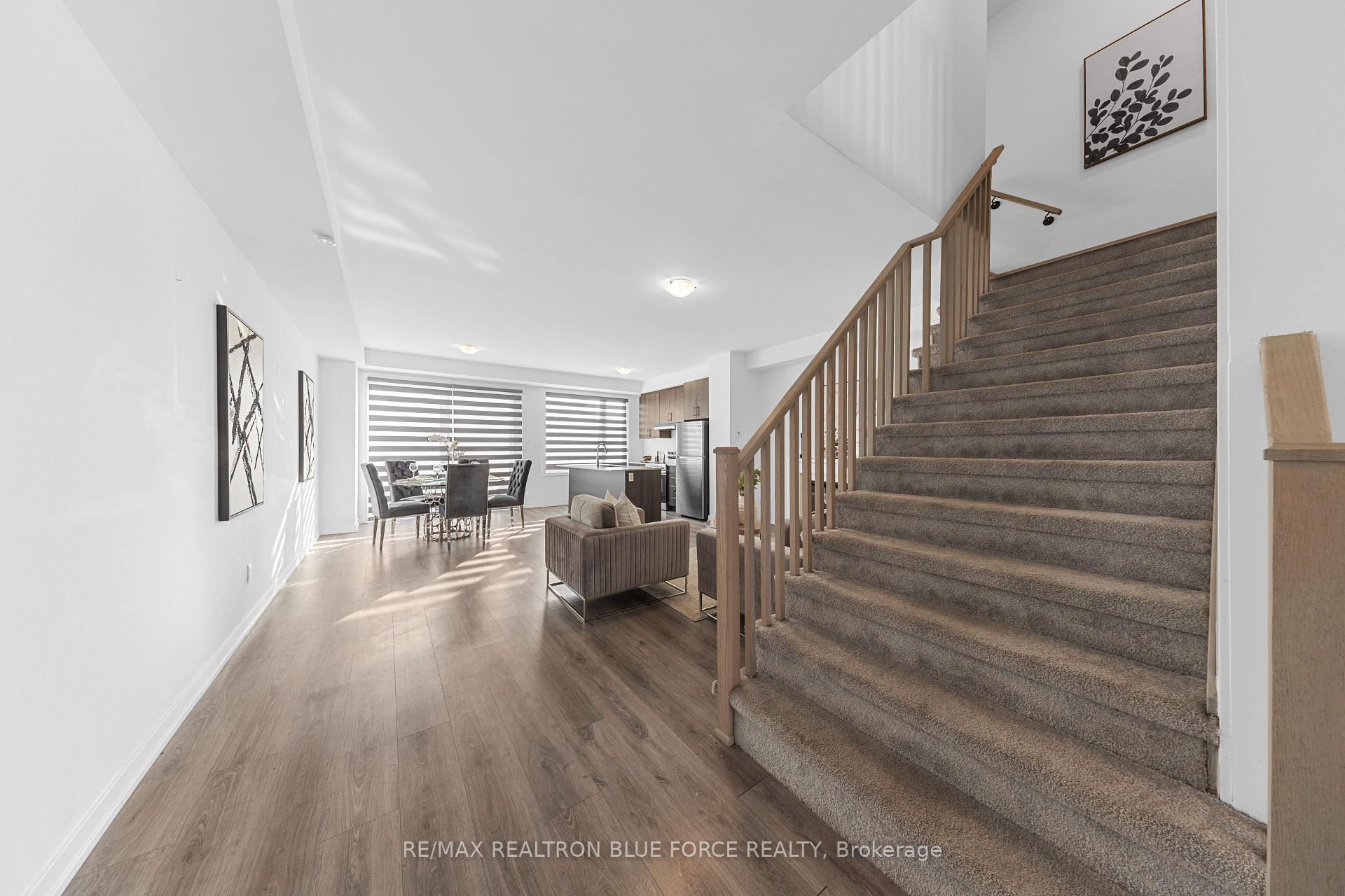 Photo 5 of 94 Pine Gate Place, Whitby, Williamsburg — HOMEH