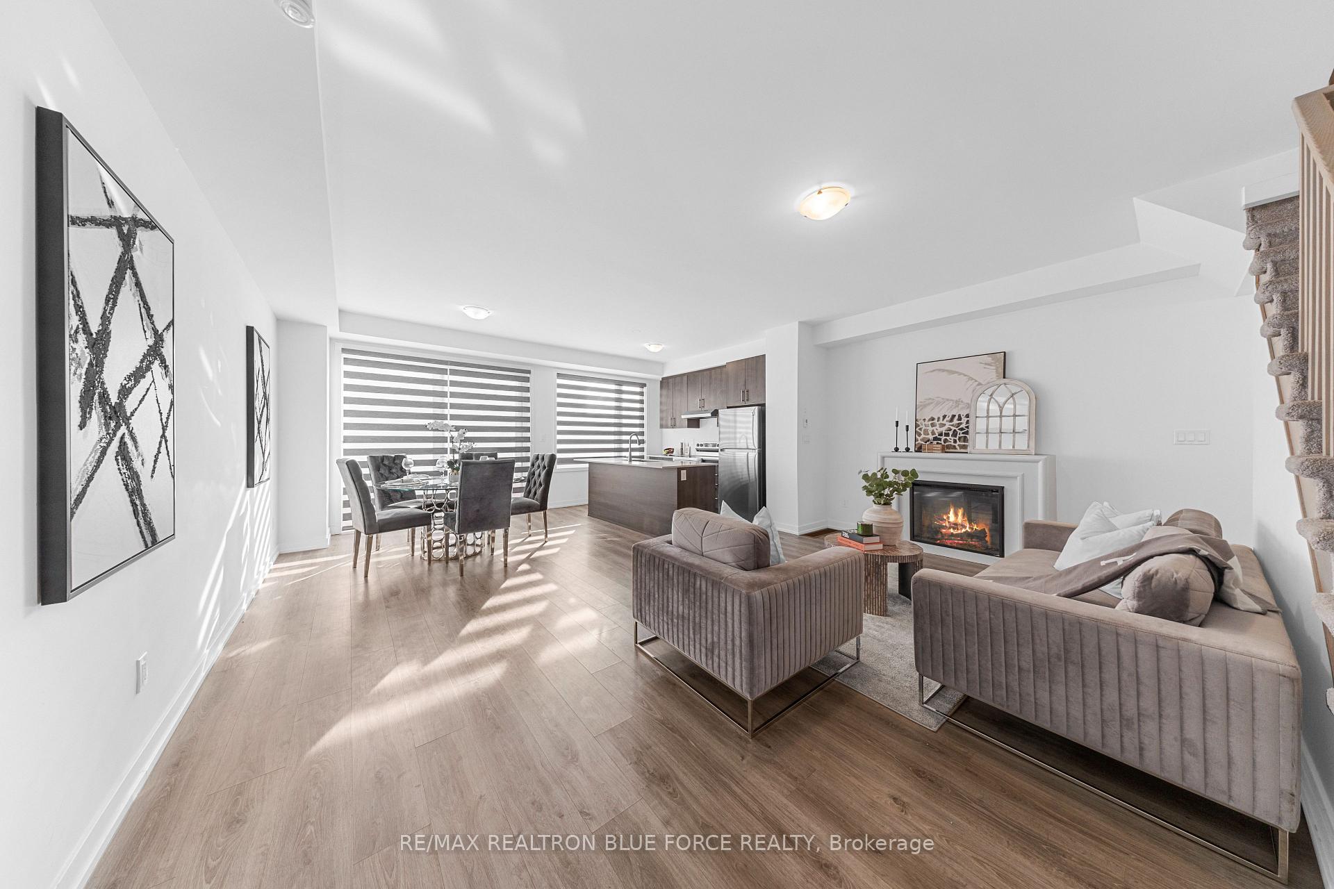 Photo 6 of 94 Pine Gate Place, Whitby, Williamsburg — HOMEH