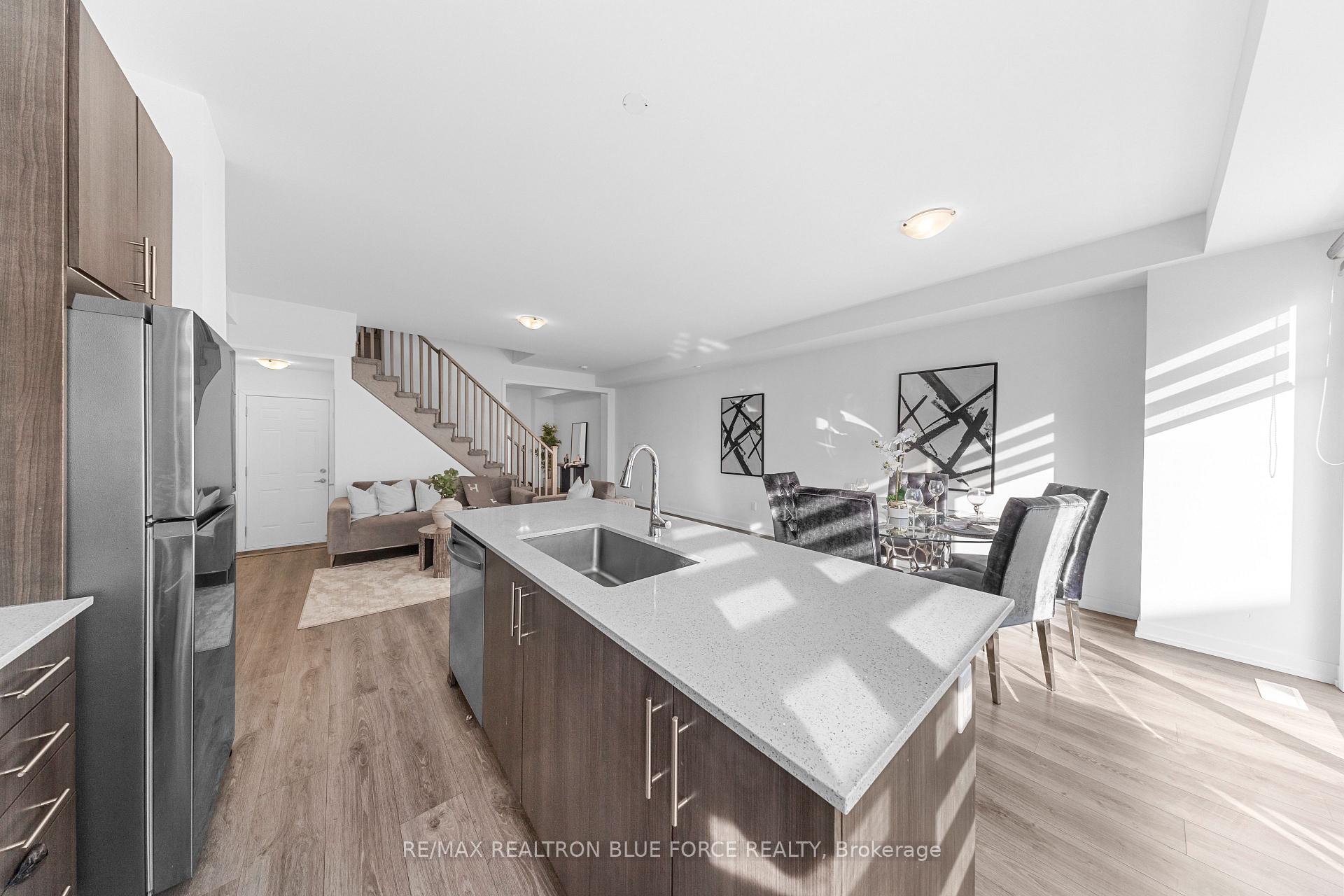 Photo 12 of 94 Pine Gate Place, Whitby, Williamsburg — HOMEH