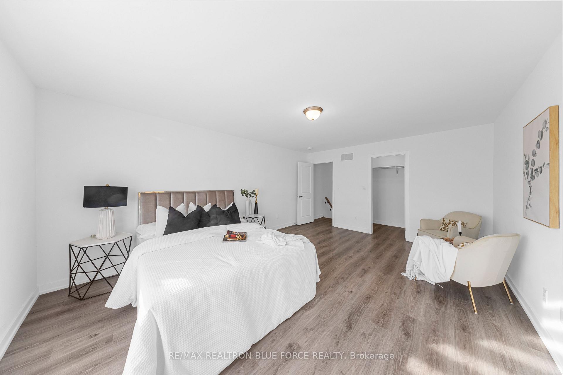 Photo 17 of 94 Pine Gate Place, Whitby, Williamsburg — HOMEH
