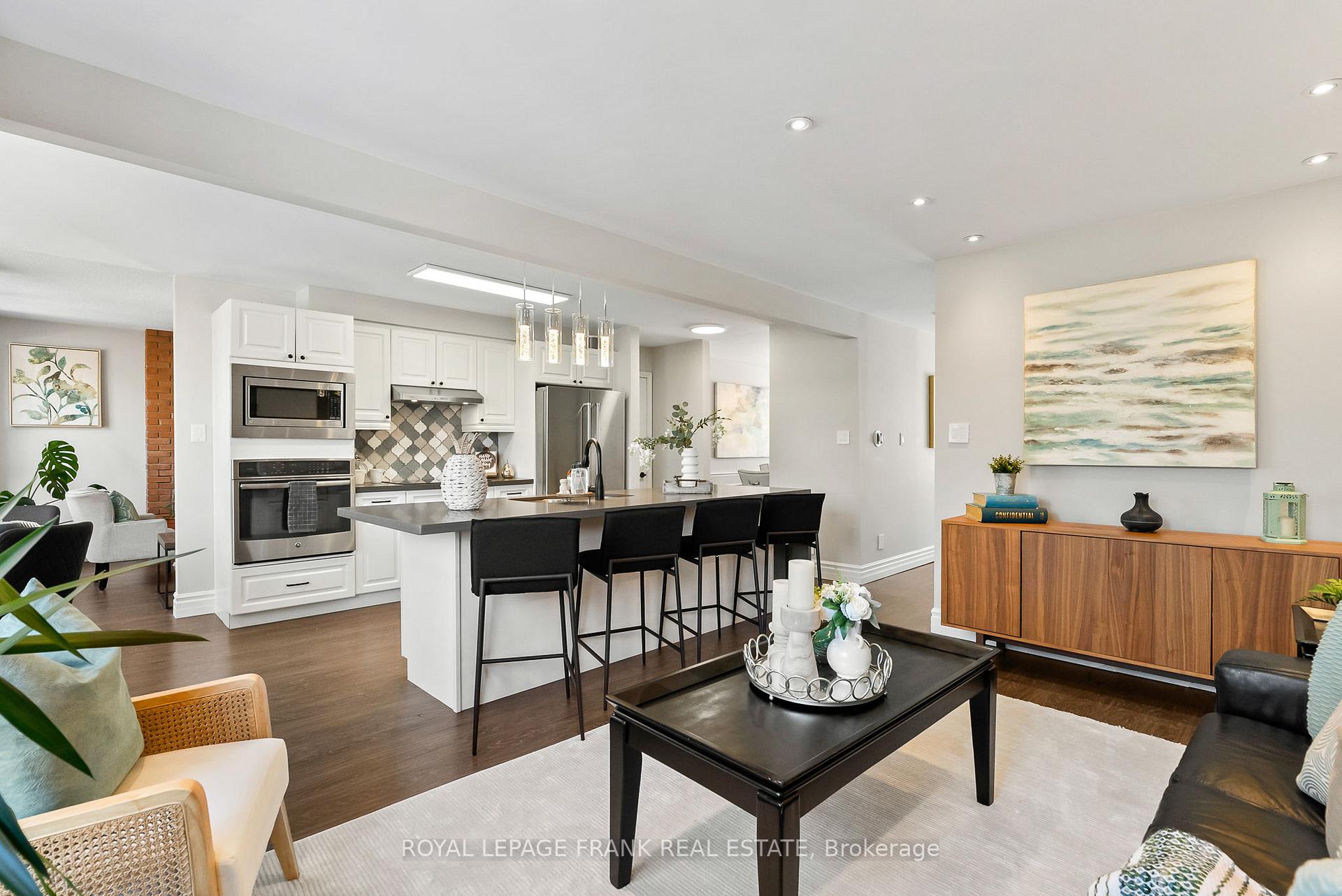 Photo 3 of 962 Roundelay Drive, Oshawa, McLaughlin — HOMEH