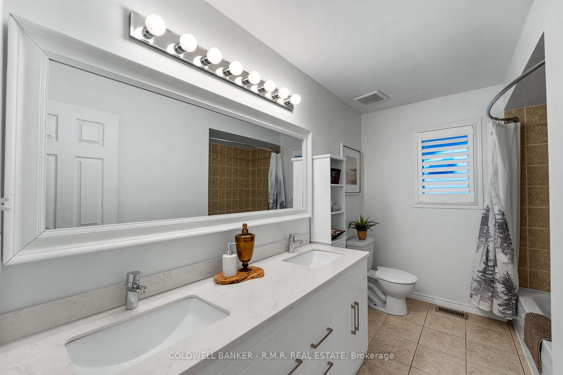 Photo 33 of 2423 Pilgrim Square, Oshawa, Windfields — HOMEH