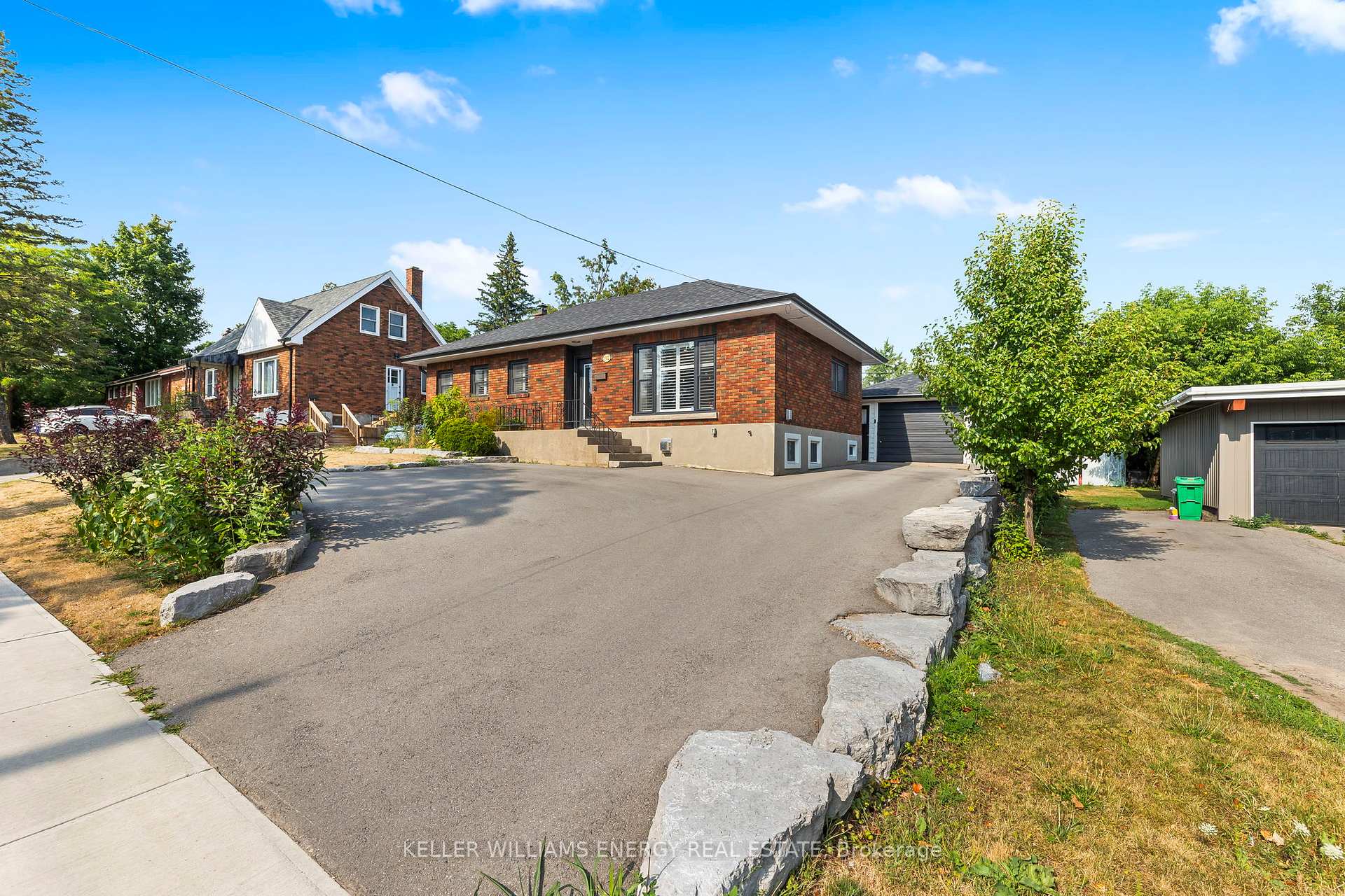 Photo 2 of 1302 Dobbin Avenue, Peterborough, Town Ward 3 — HOMEH