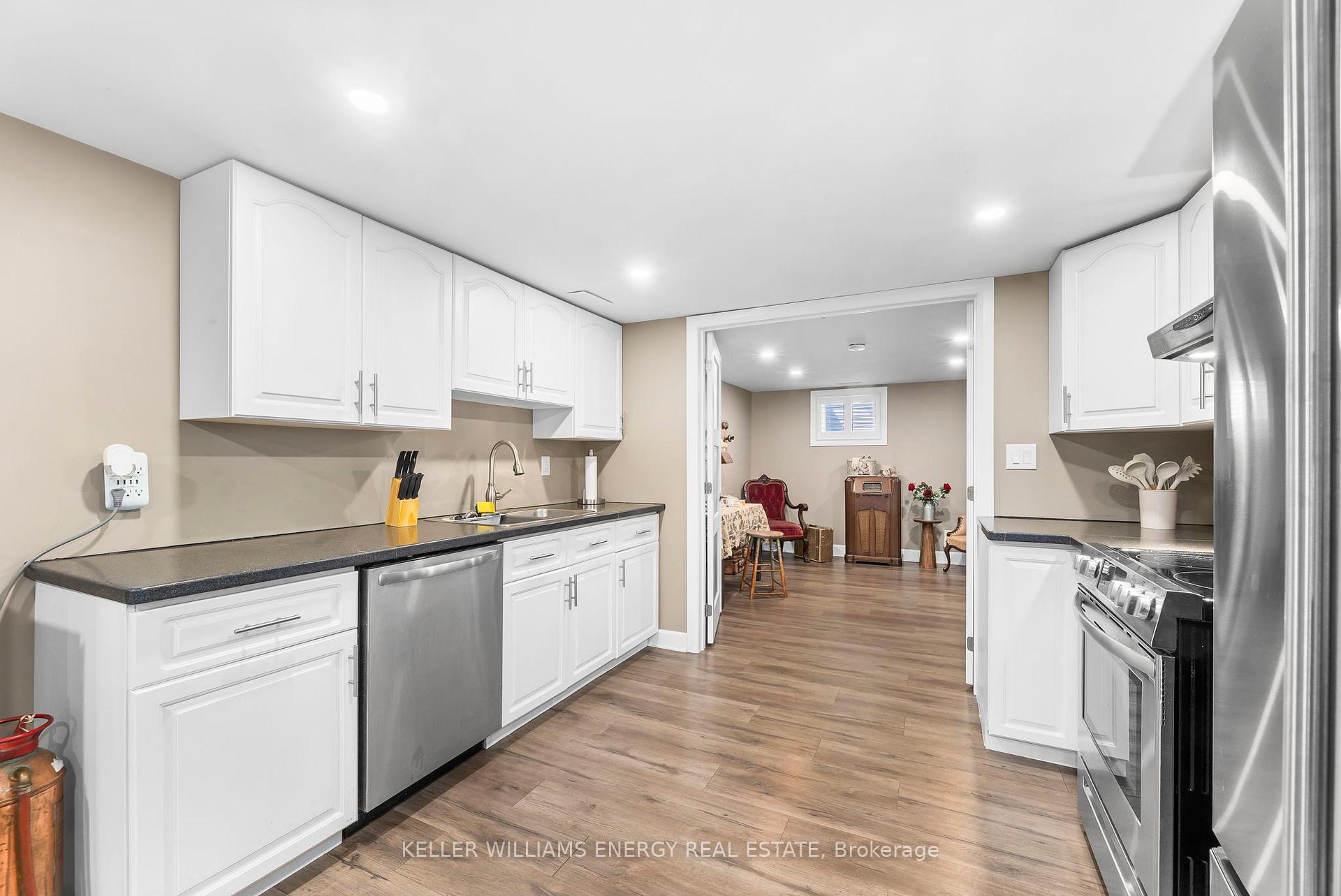 Photo 22 of 1302 Dobbin Avenue, Peterborough, Town Ward 3 — HOMEH