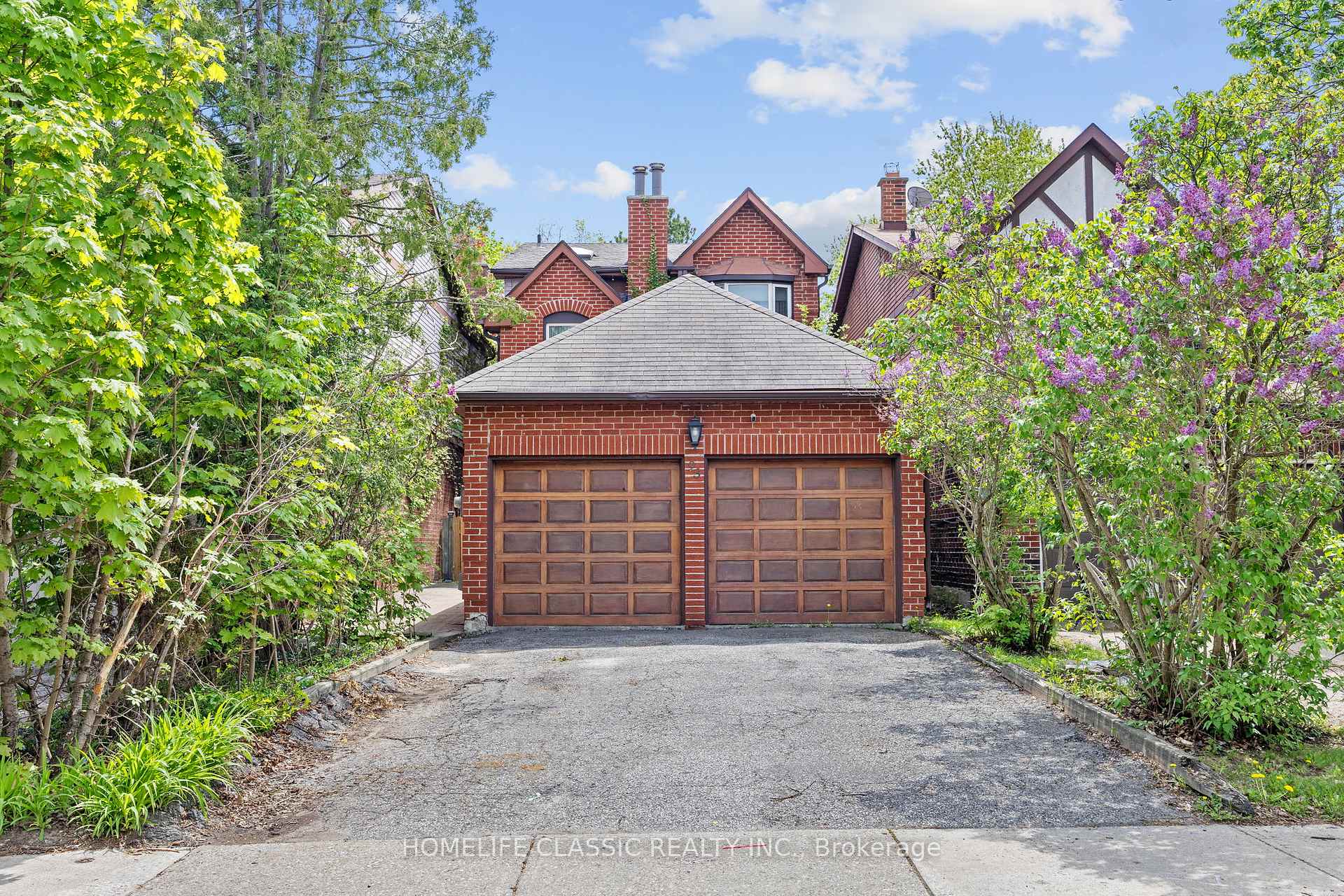 Front of 93 North Meadow Crescent