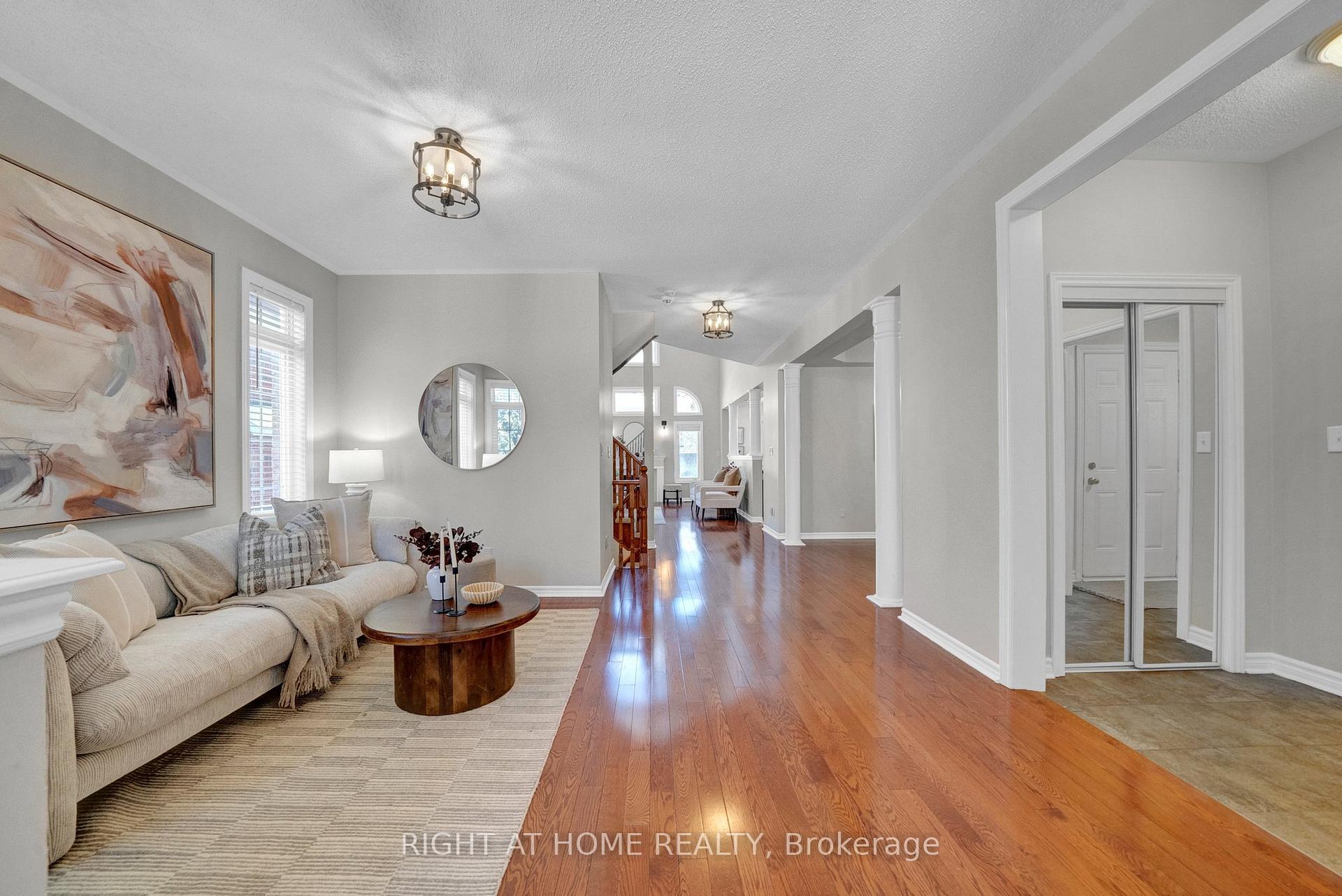 Photo 4 of 181 Cachet Boulevard, Whitby, Brooklin — HOMEH