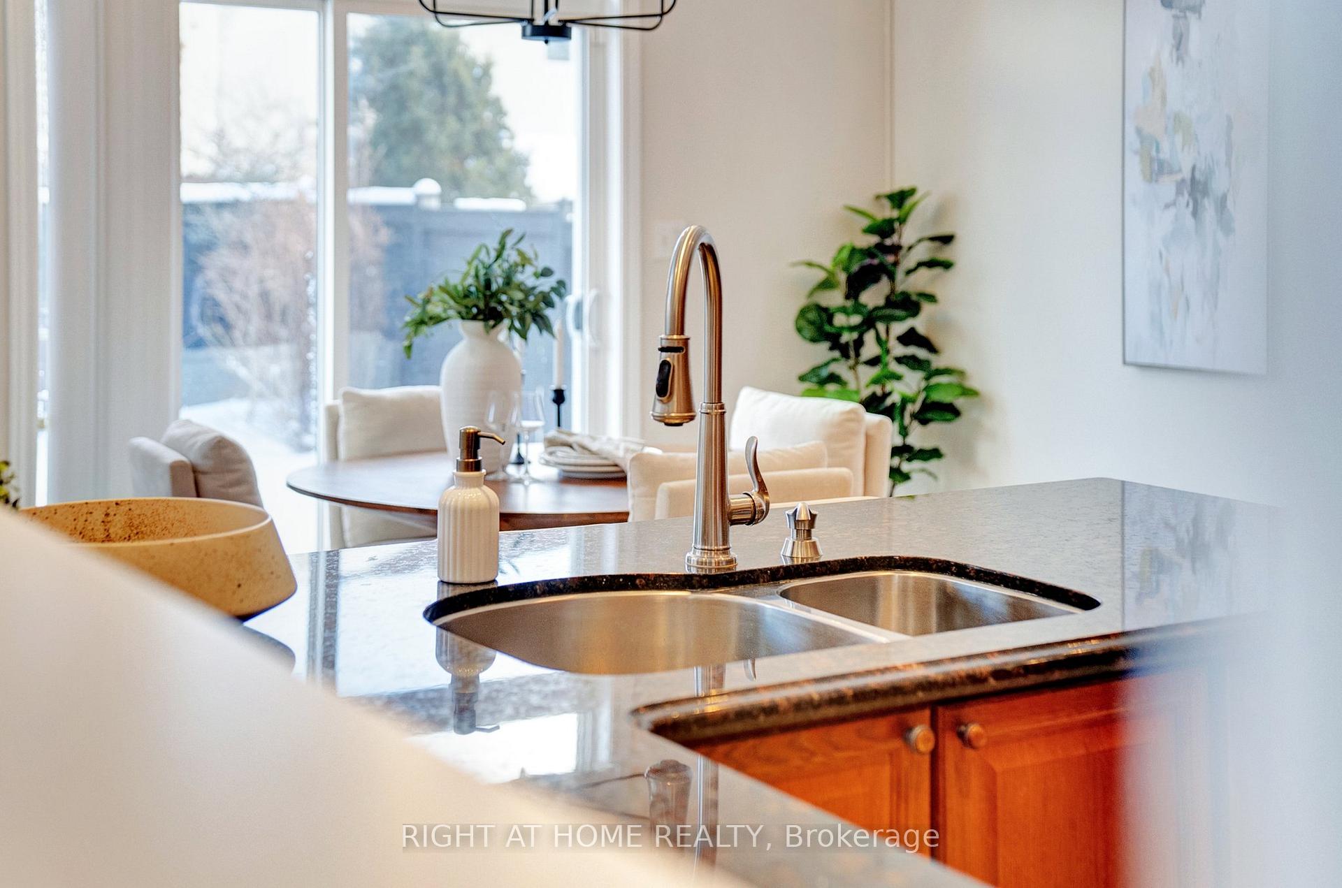 Photo 15 of 181 Cachet Boulevard, Whitby, Brooklin — HOMEH