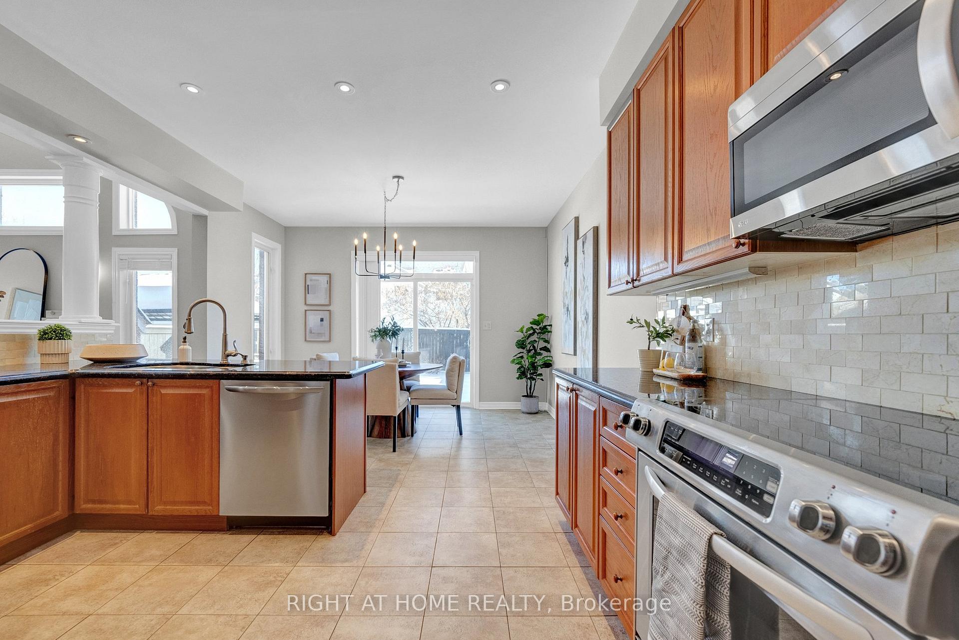 Photo 18 of 181 Cachet Boulevard, Whitby, Brooklin — HOMEH