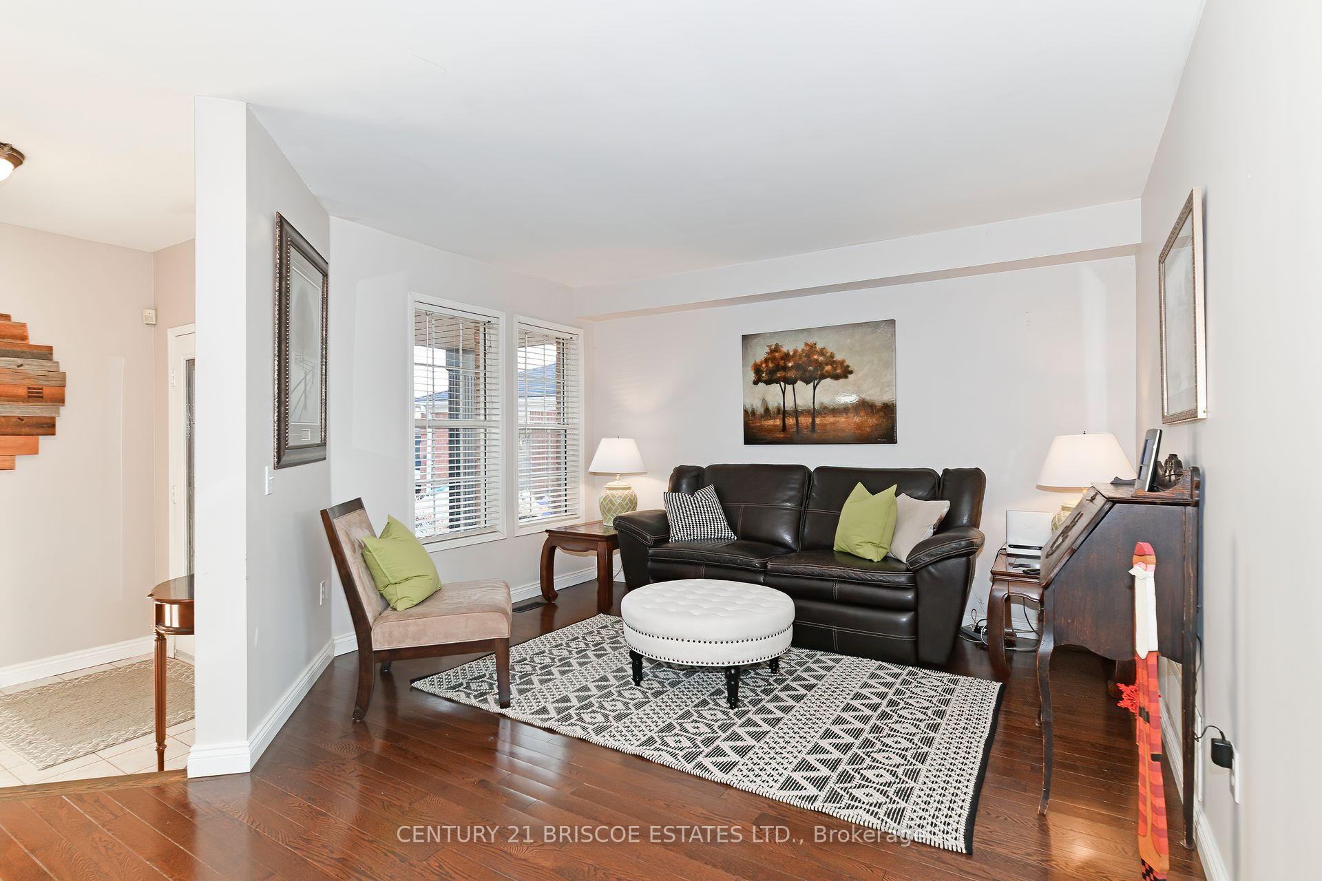Photo 4 of 30 Foundry Lane, Whitby, Williamsburg — HOMEH