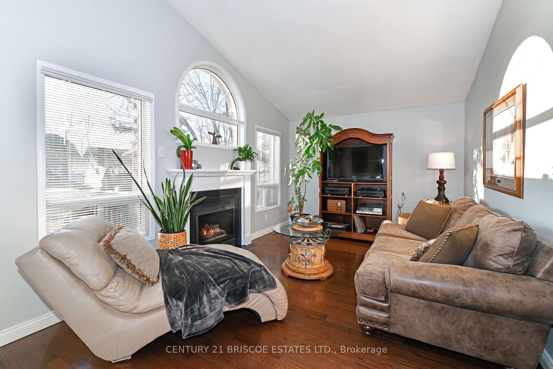 Photo 9 of 30 Foundry Lane, Whitby, Williamsburg — HOMEH