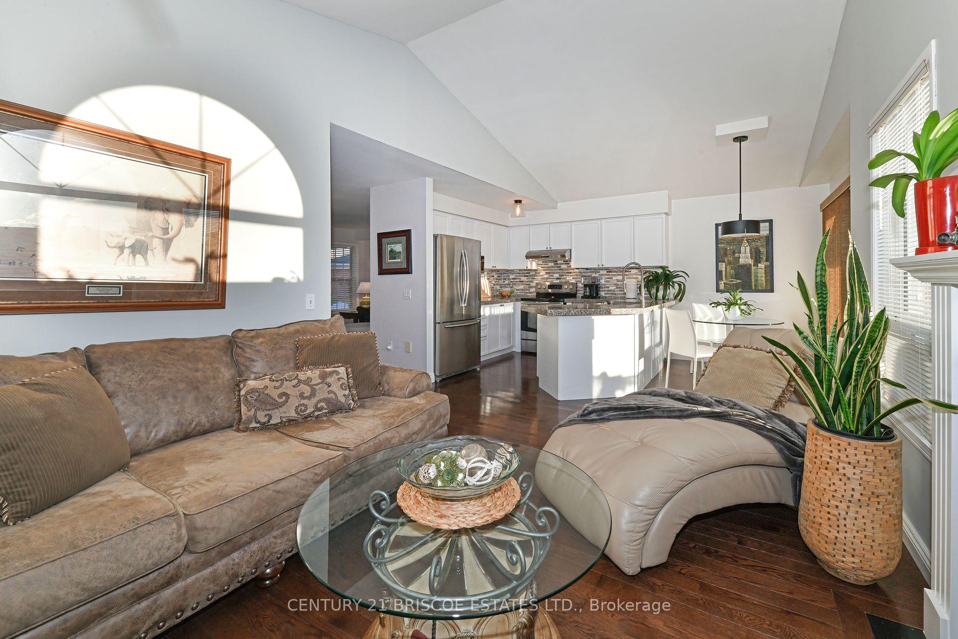 Photo 10 of 30 Foundry Lane, Whitby, Williamsburg — HOMEH